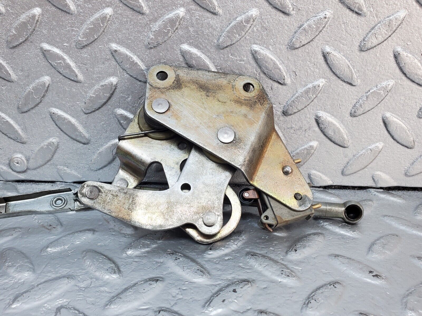 45370 Mercedes-Benz 280E M110.983 Throttle Linkage