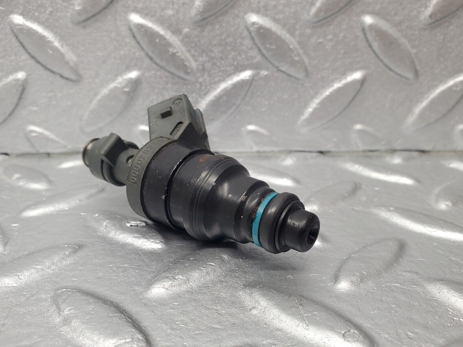 46243 Mercedes-Benz W124 280E Fuel Injector Bosch 0280155209 0000787323