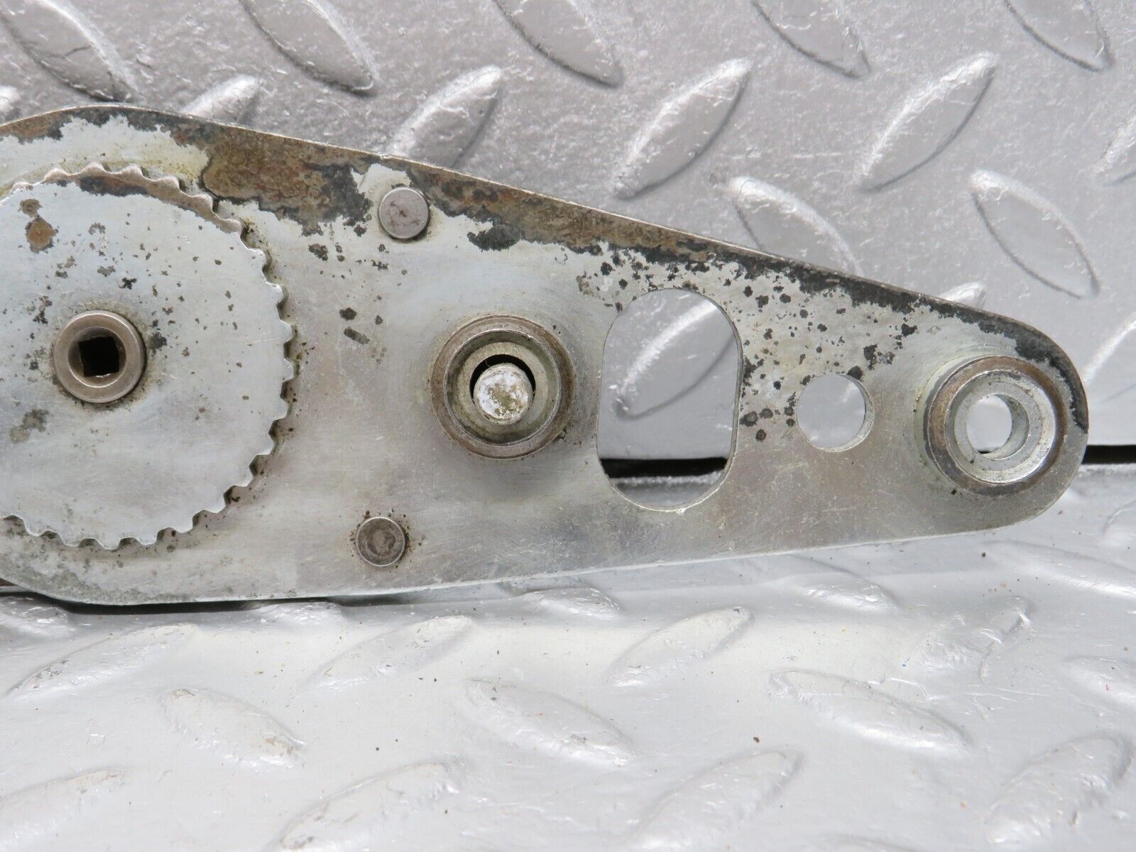 40070 Mercedes-Benz R107 350SL Front Right Seat Hinge 0009109686