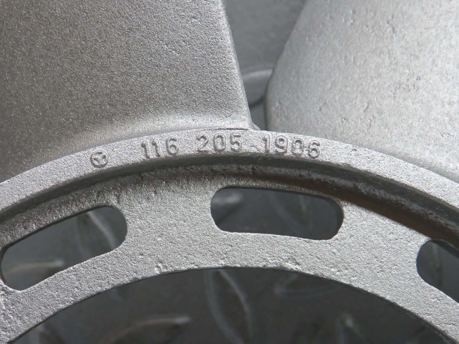 39220 Mercedes-Benz R107 500SL Engine Cooling Fan 1162051906