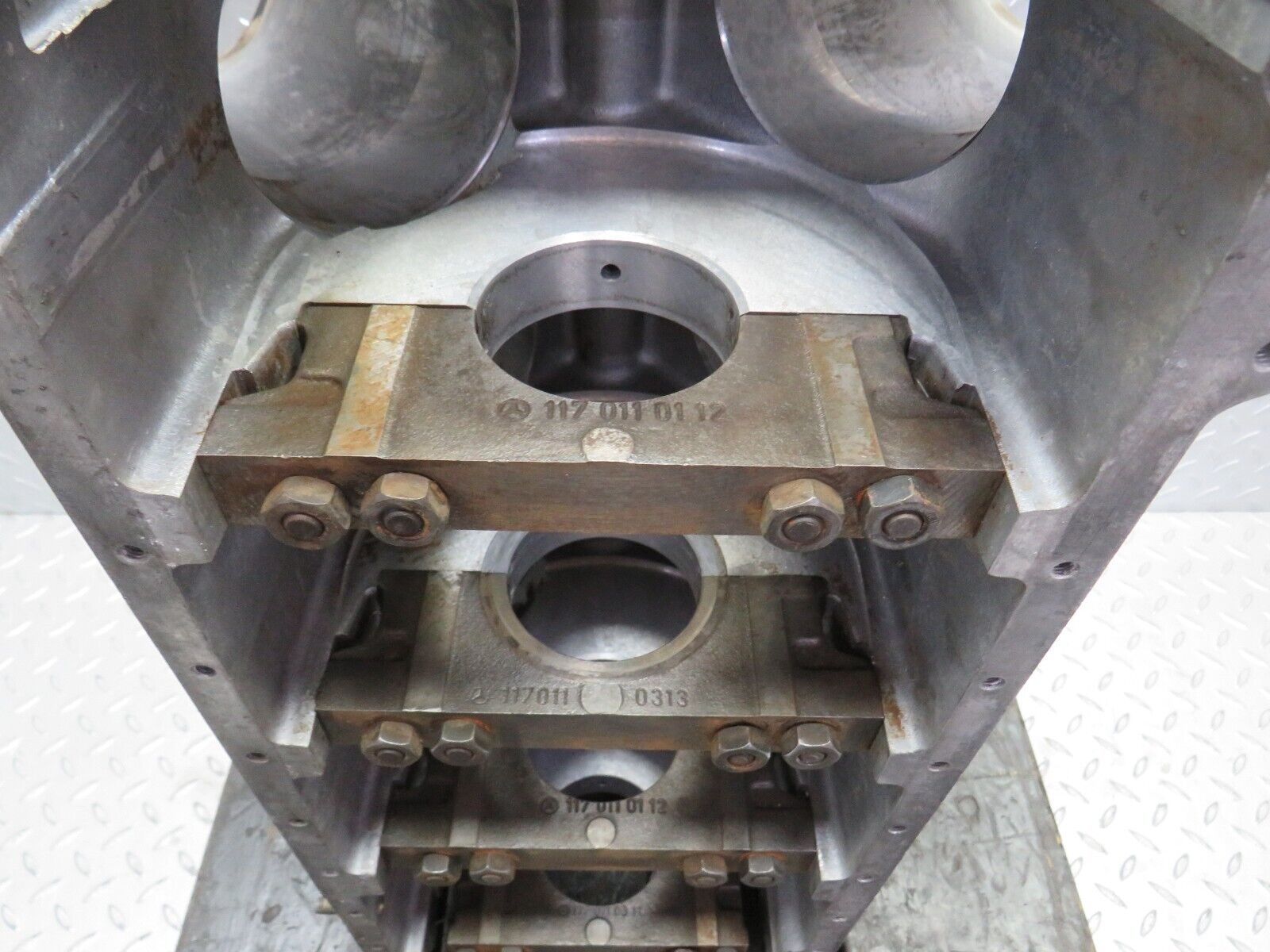 39319 Mercedes-Benz R107 500SL Engine Block M117.962 1170112401