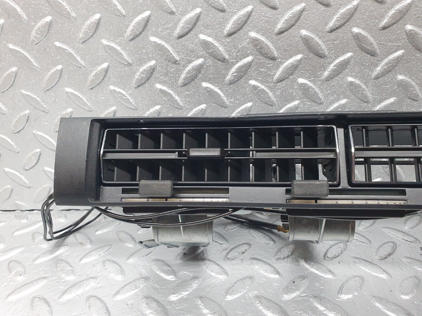 43697 Mercedes-Benz C126 380SEC Coupe Dashboard Centre Air Vent 1268310030 1268300054 1268310130