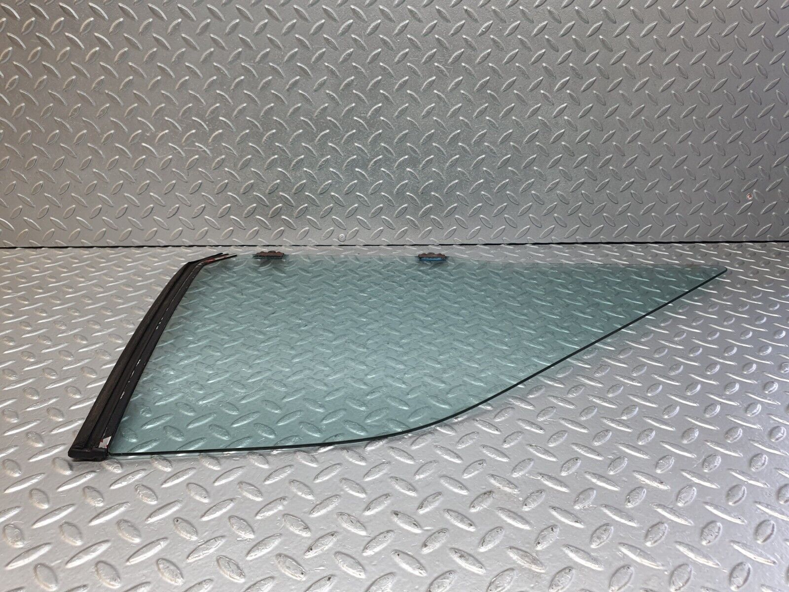 43758 Mercedes-Benz C126 380SEC Coupe Rear Right Window Glass