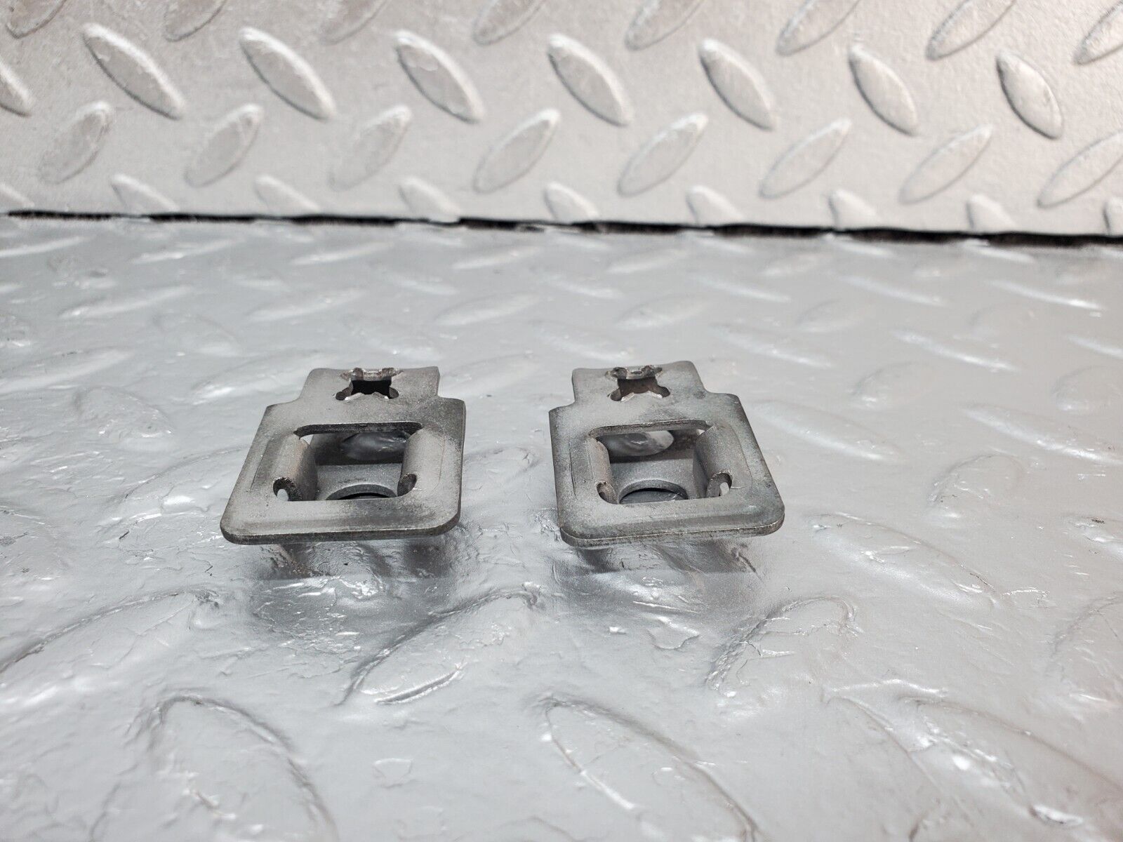 45225 Mercedes-Benz R129 300SL Coupe Fuel Injector Bracket 2x