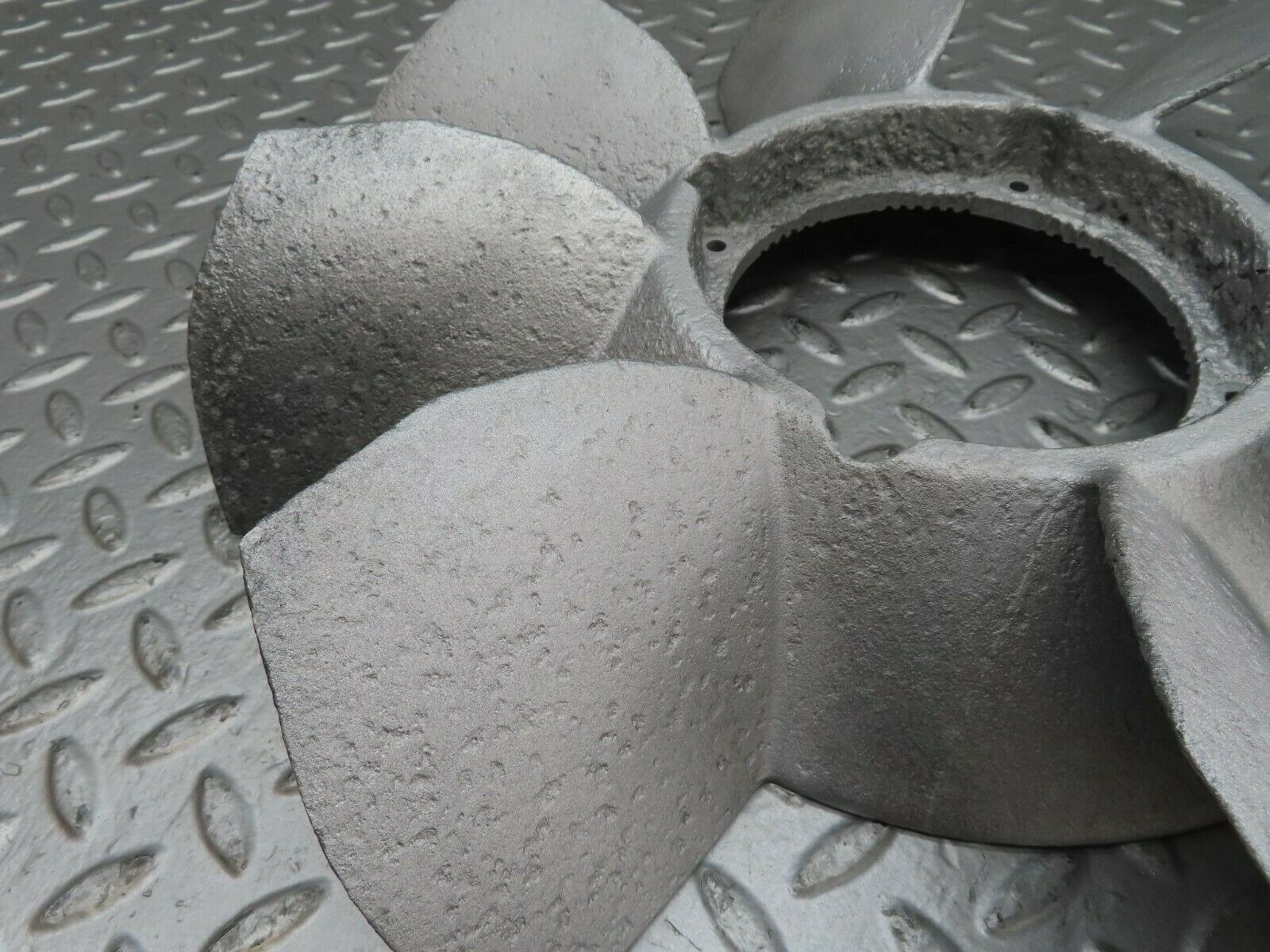 15661 Mercedes-Benz R107 450SL Engine Cooling Fan