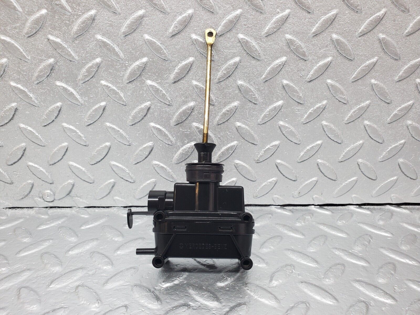 45642 Mercedes-Benz W126 420SE Front Left Door Lock Vacuum Actuator