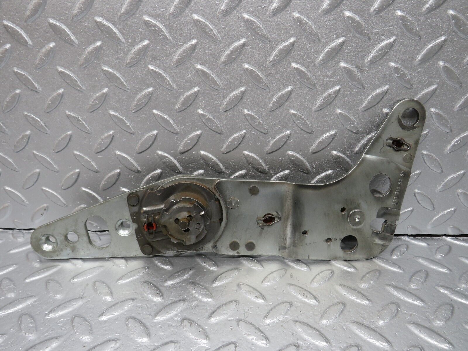 40015 Mercedes-Benz R107 350SL Front Right Seat Hinge 0009109285