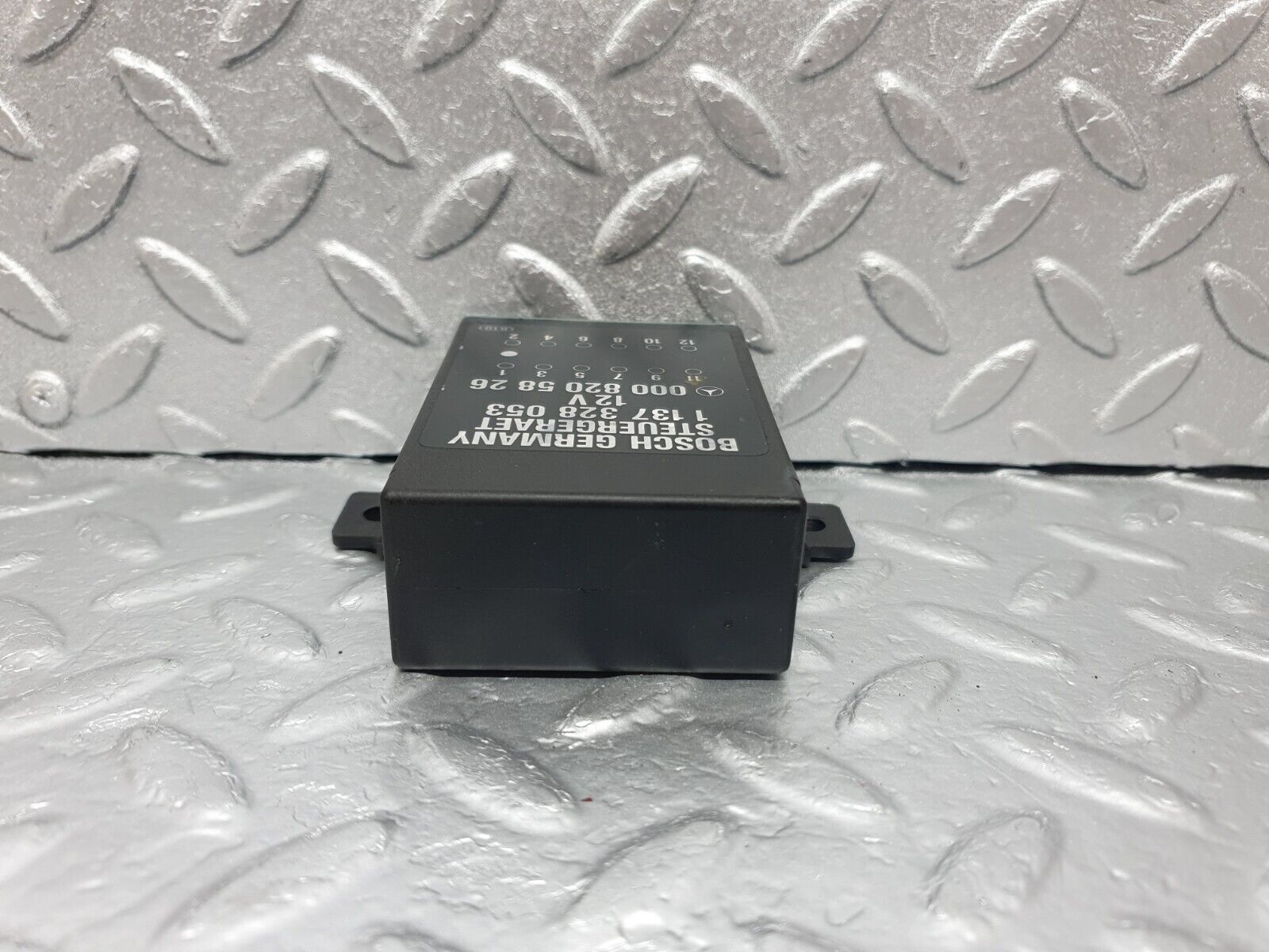 43521 Mercedes-Benz C126 380SEC Coupe Seat Belt Presenter Relay 0008205826