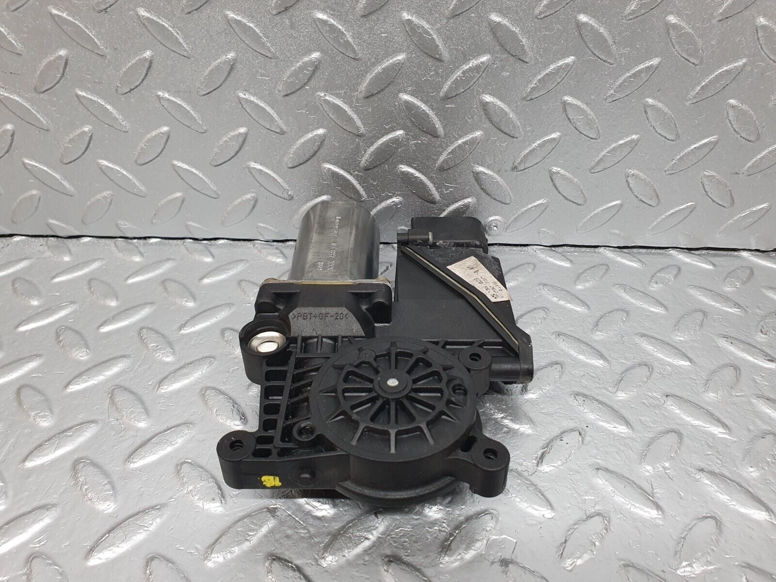 41914 Mercedes-Benz W202 C200 Window Regulator Motor Rear Right Bosch 0130821698 114899300