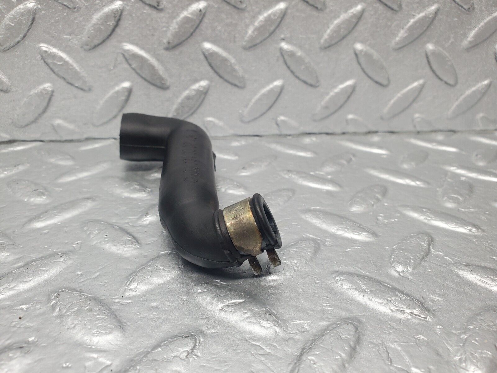 46208 Mercedes-Benz W124 280E Crankcase Breather Hose Pipe 2X 1040943582 1040943682