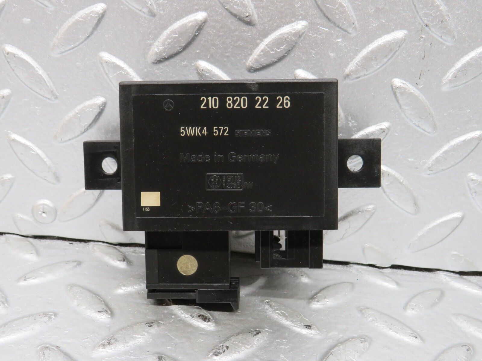 33432 Mercedes-Benz W202 C180 Comfort Control Unit 2108202226