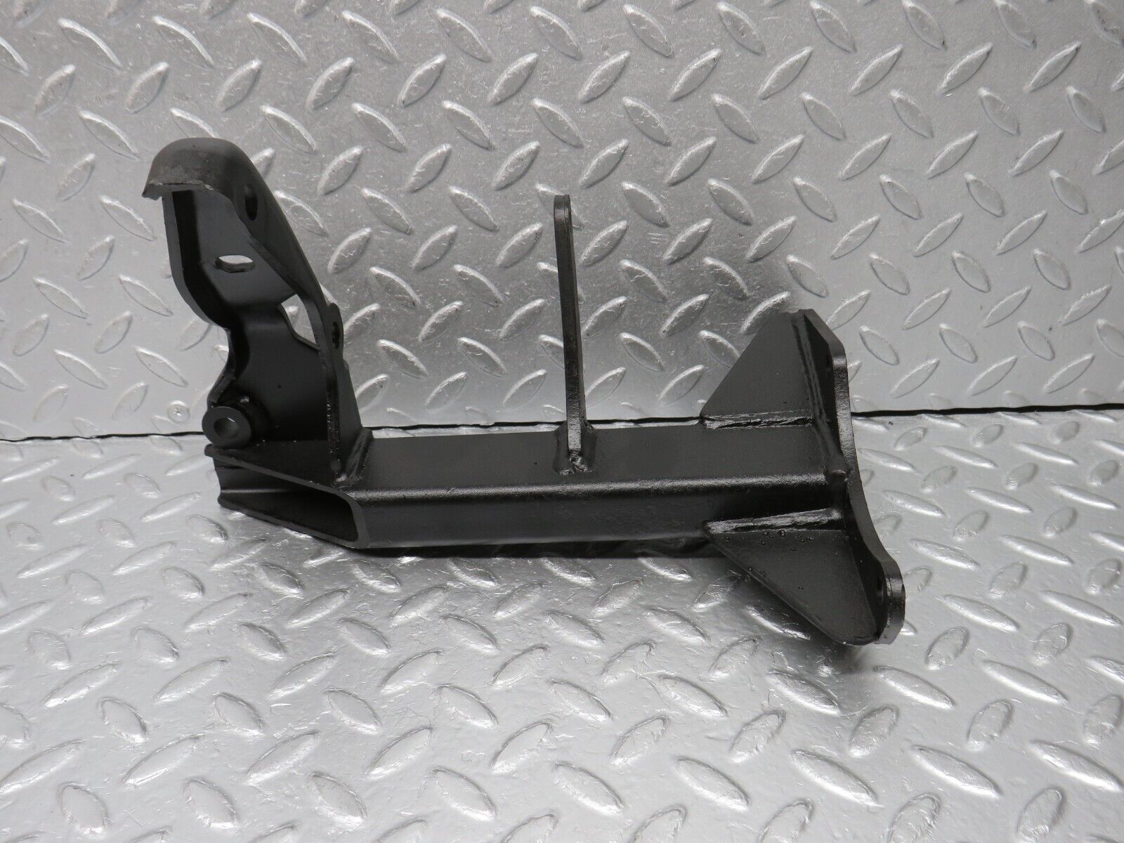 39290 Mercedes-Benz R107 500SL Air Condition Compressor Mount Bracket