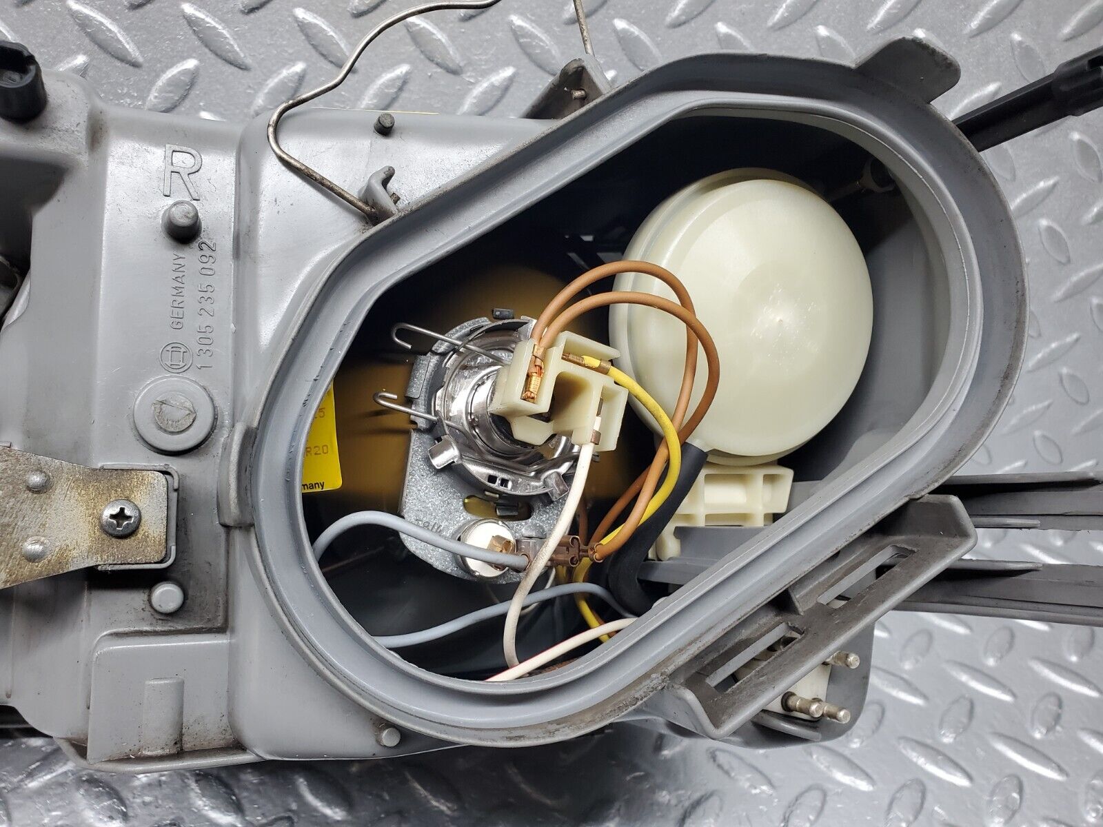 45826 Mercedes-Benz W126 420SE Headlight Right Bosch 0301065706 1268209361