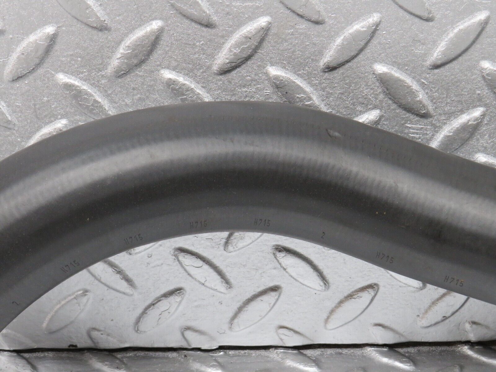 39875 Mercedes-Benz R107 350SL Radiator Hose Pipe 1075010082