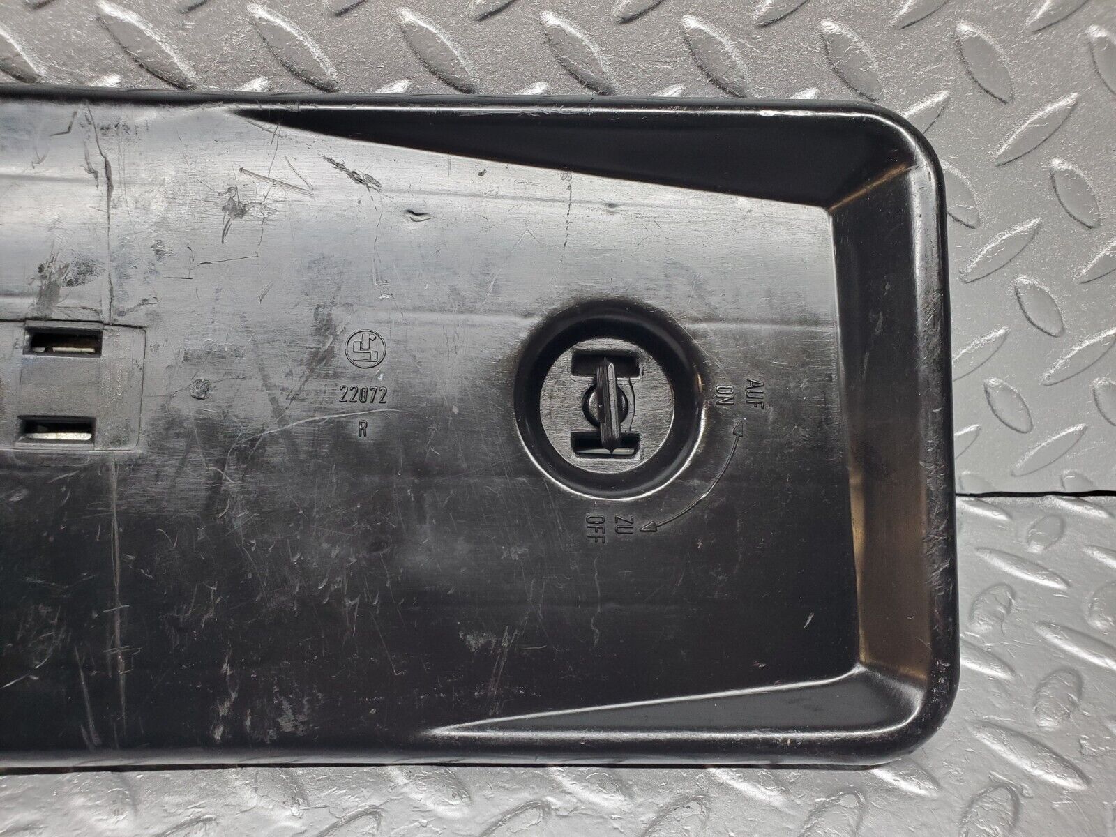 45829 Mercedes-Benz W126 420SE Tail Light & Bulb Holder Right Side 22072