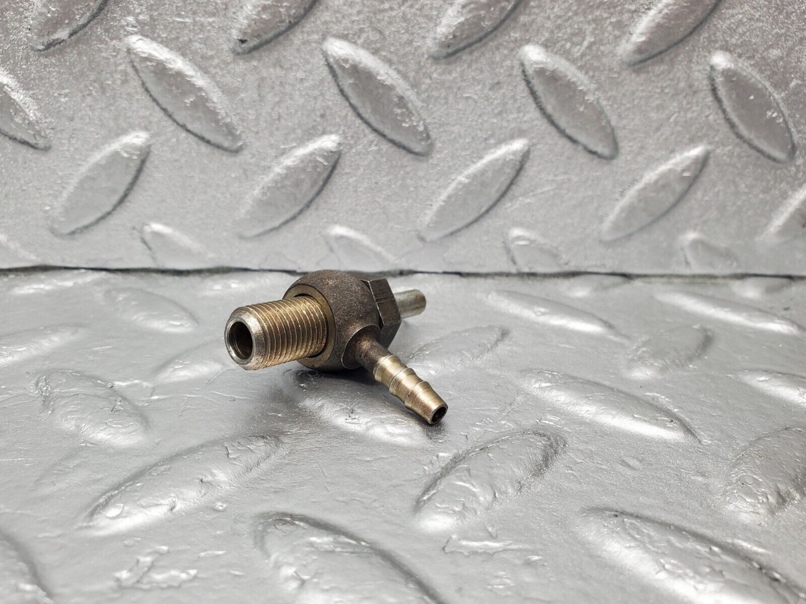 46713 Mercedes-Benz W123 280E Air Intake Manifold Vacuum Pipe Connector