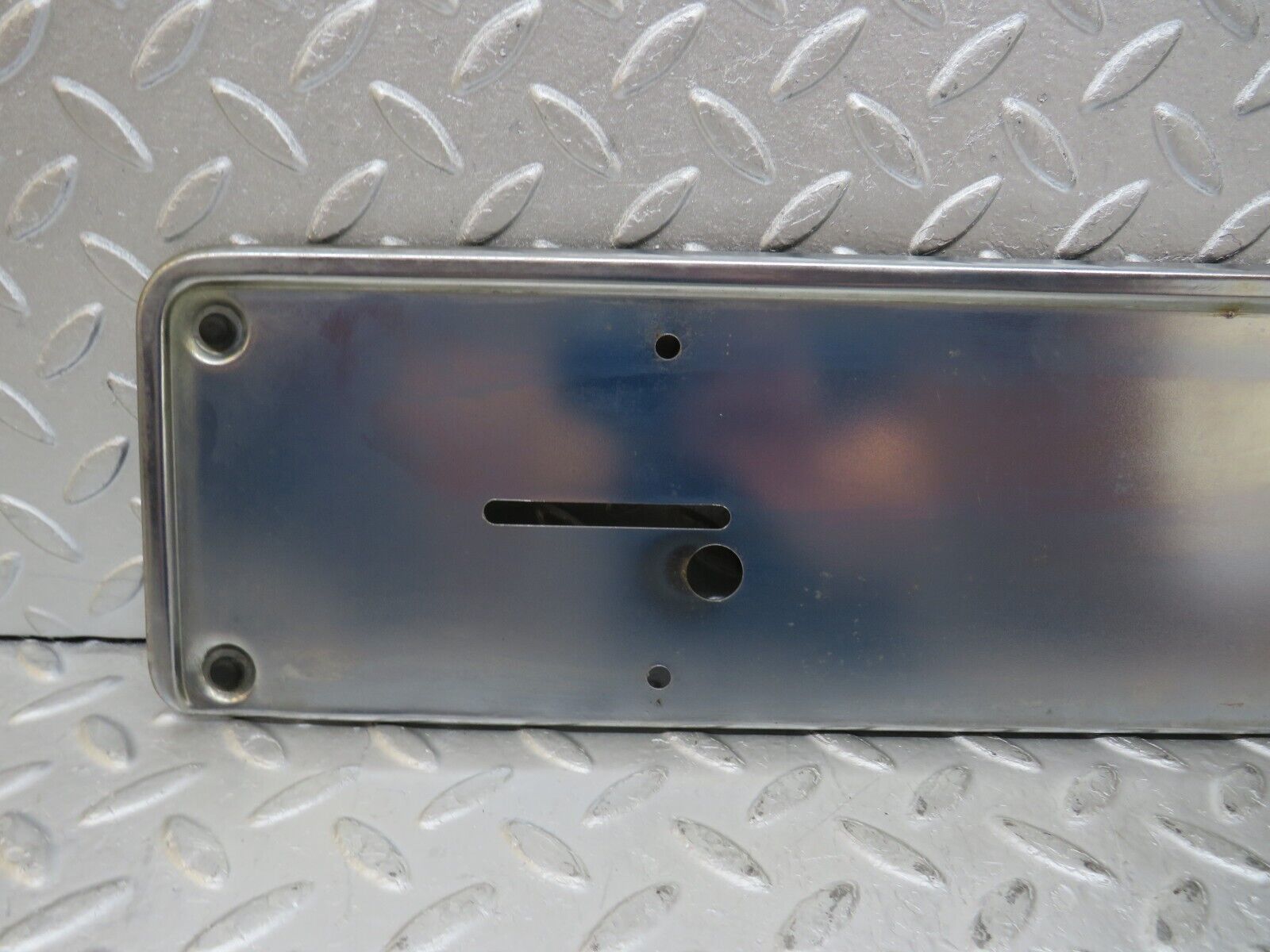 35372 Mercedes-Benz R107 280SL Rear number Plate Holder
