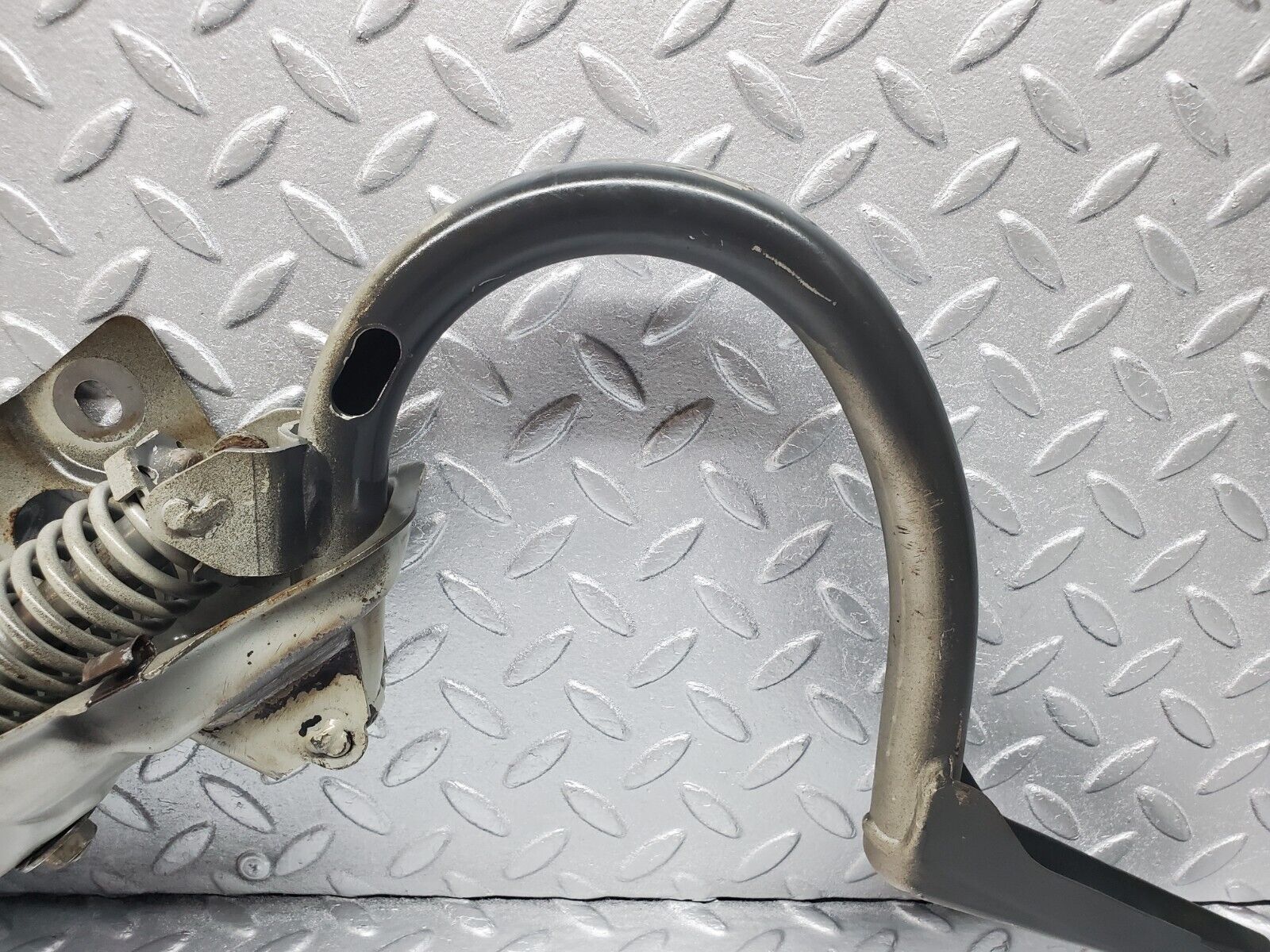 45834 Mercedes-Benz W126 420SE Trunk Lid Hinge Left Side