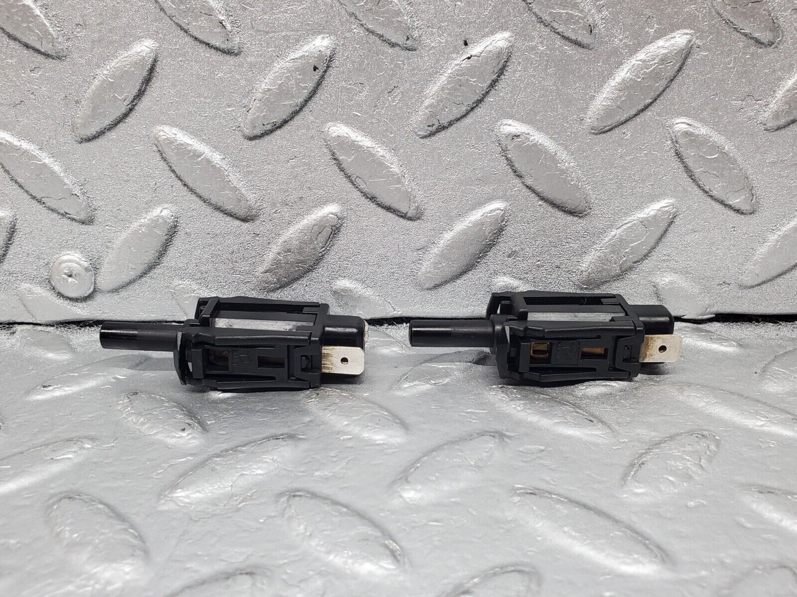 45888 Mercedes-Benz W126 420SE Door Contact Switch 2x 0015458714