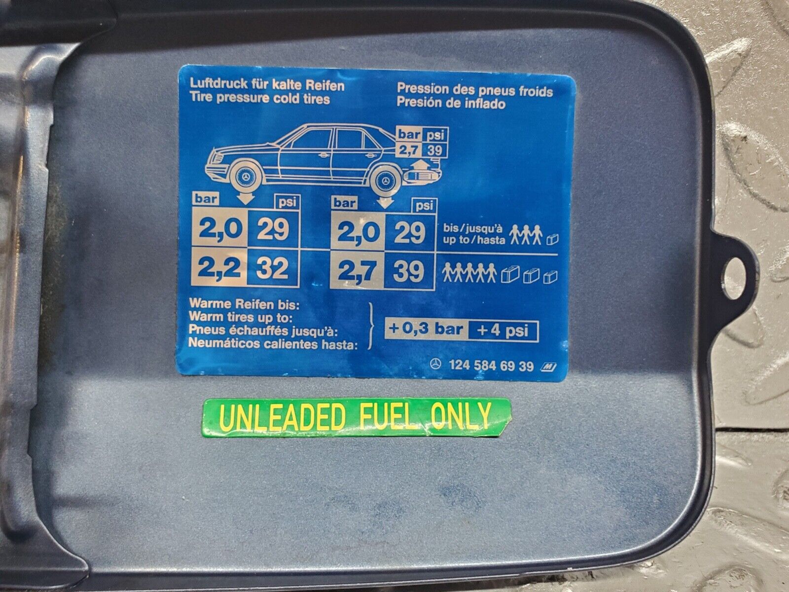 44631 Mercedes-Benz W124 220E Fuel Tank Flap Cap 1245846939