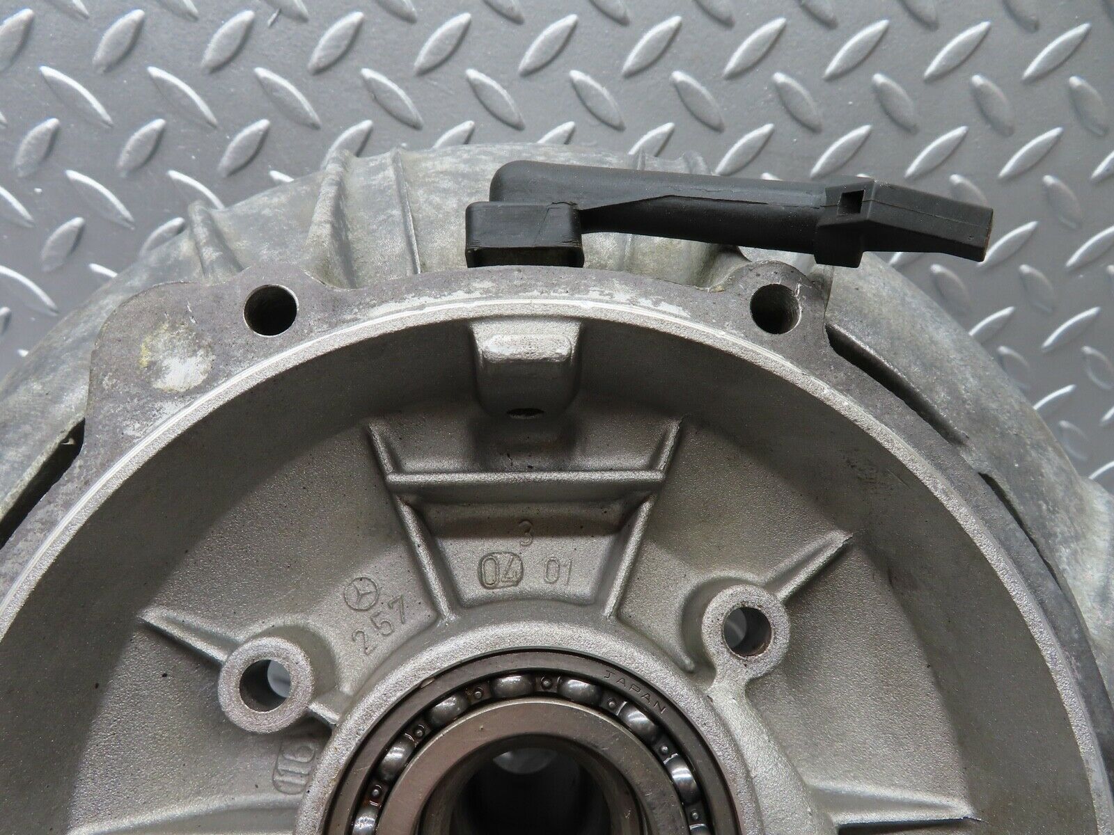 19787 Mercedes-Benz R107 450SL Automatic Gearbox Bell Housing