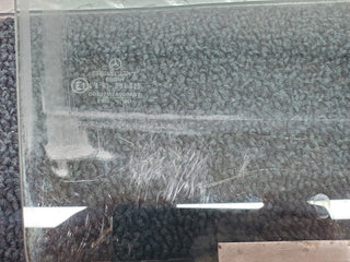 45800 Mercedes-Benz W126 420SE Front Right Door Window Glass