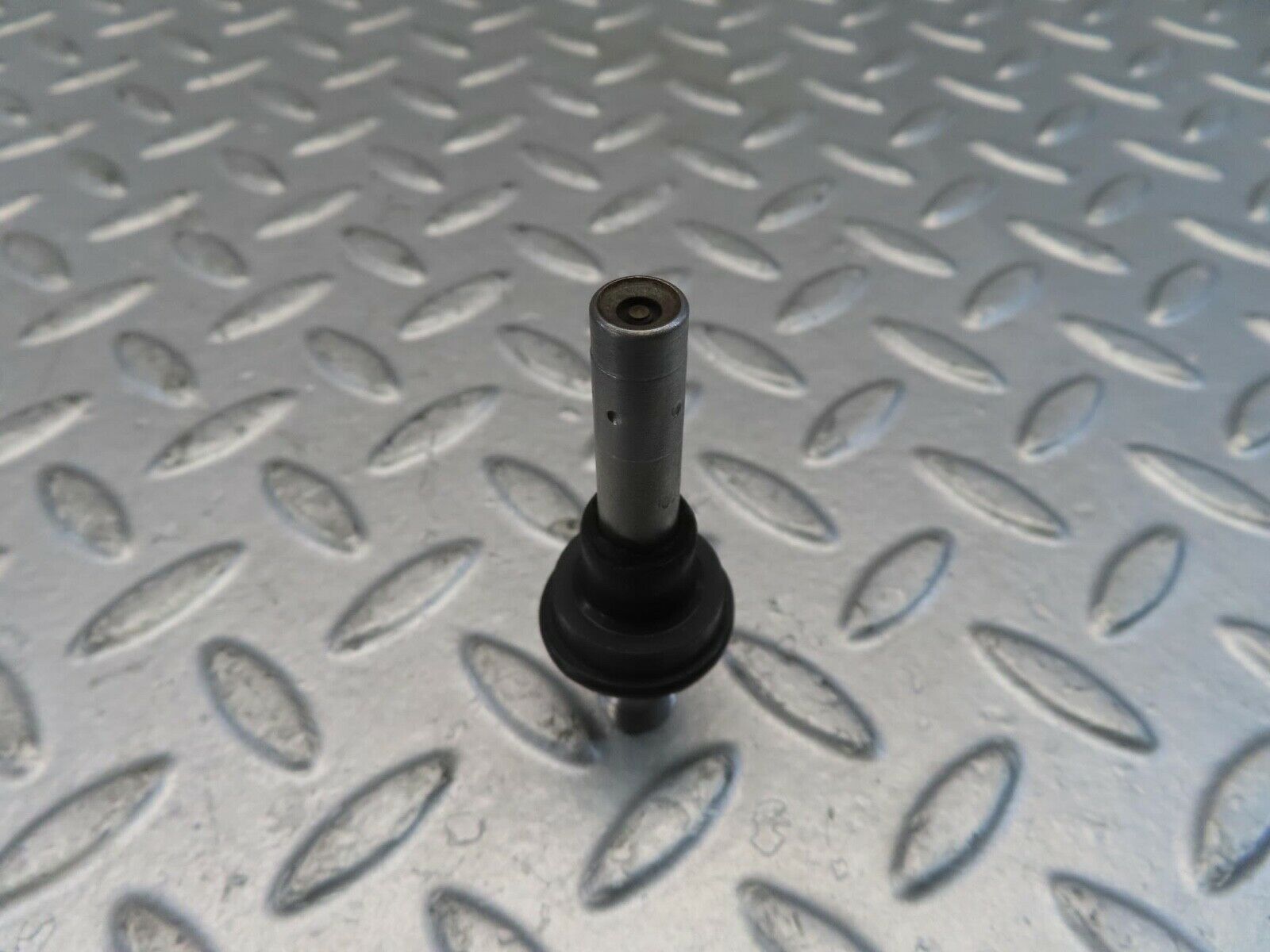 11033 Mercedes-Benz R107 W116 Fuel Injector Bosch 0437502010