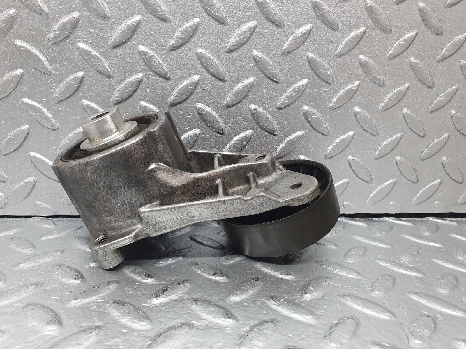 42722 Mercedes-Benz W201 190 2.0L Belt Tensioner Pulley 1022023640 6012000970
