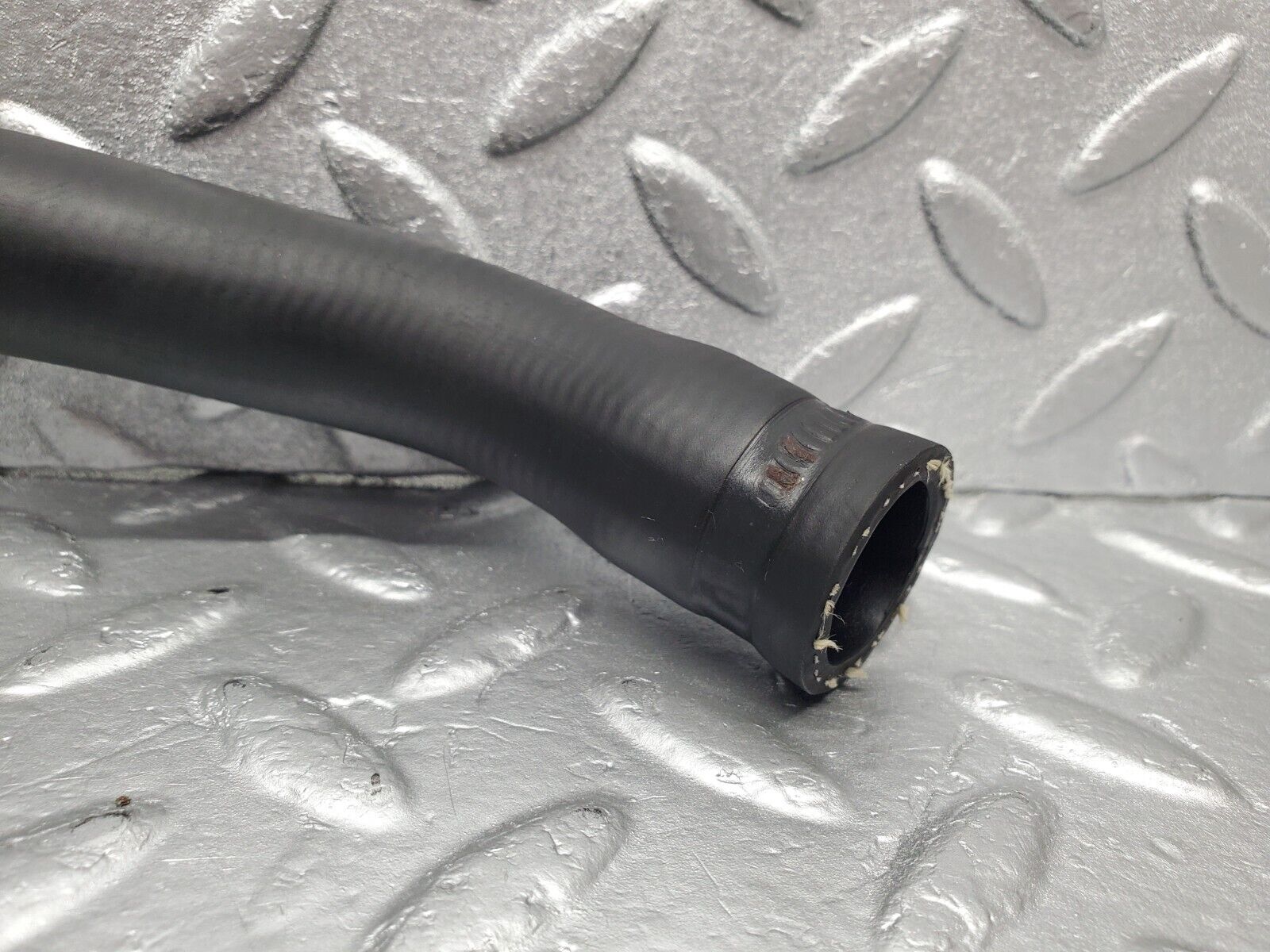 46907 Mercedes-Benz R129 320SL Coupe Radiator Lower Hose Pipe 1295012582