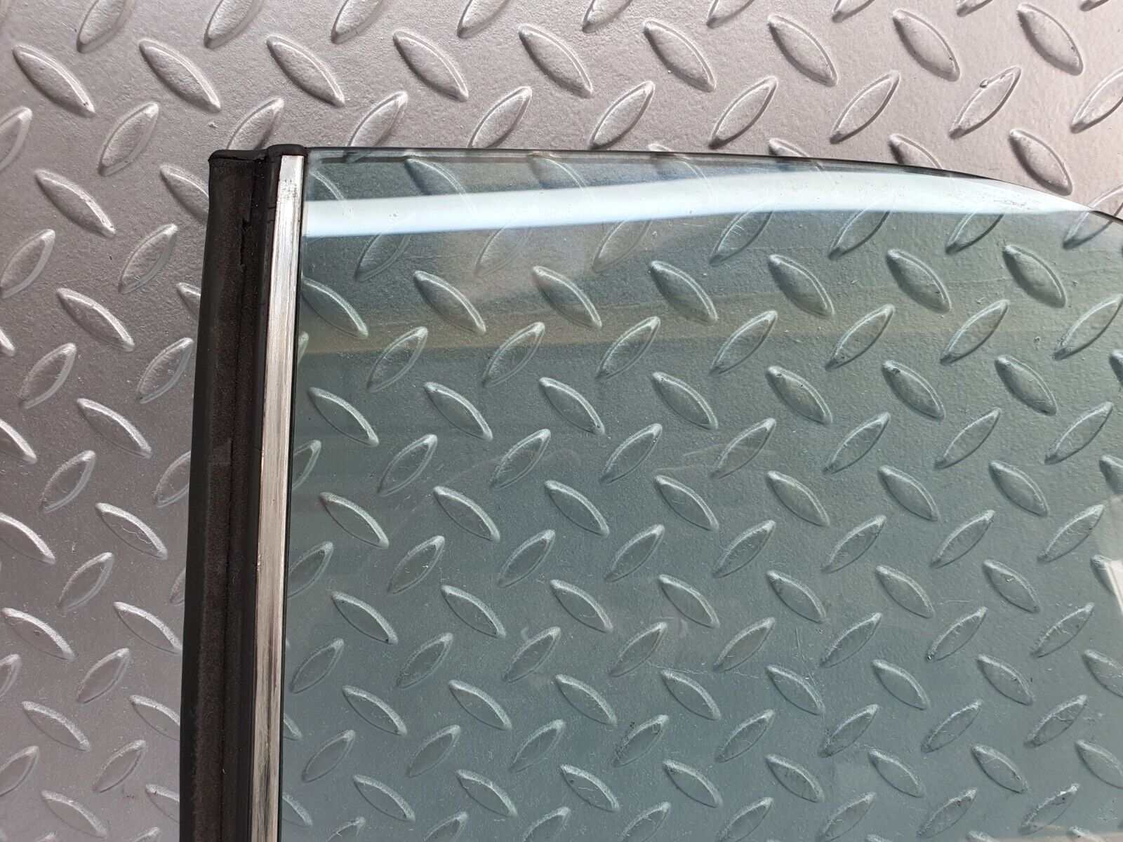 43761 Mercedes-Benz C126 380SEC Coupe Rear Left Window Glass