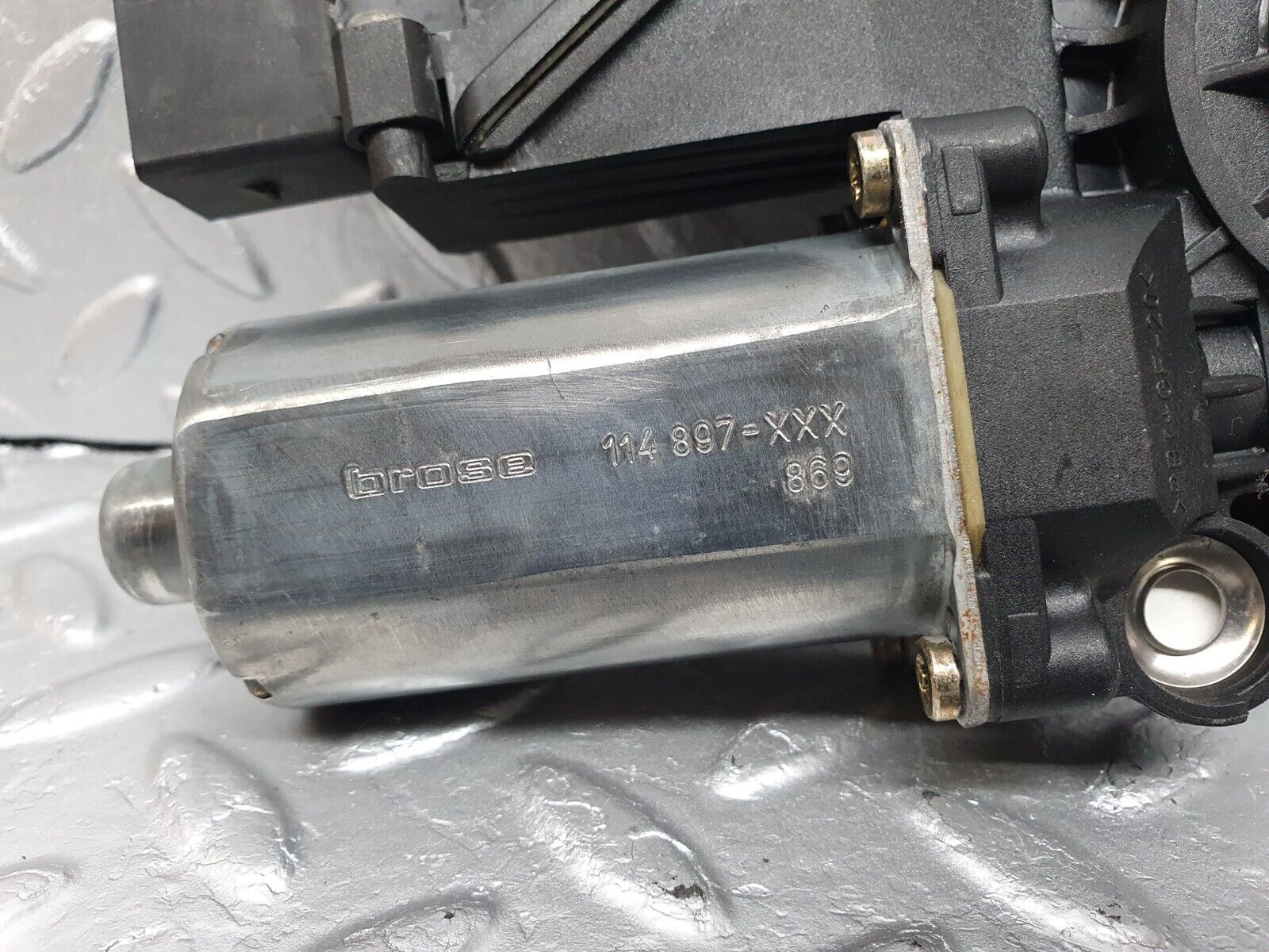 41914 Mercedes-Benz W202 C200 Window Regulator Motor Rear Right Bosch 0130821698 114899300