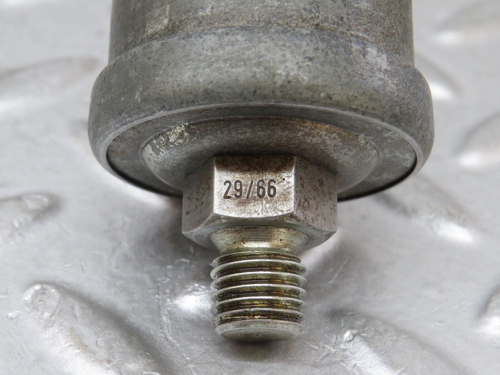 35536 Mercedes-Benz R107 280SL Oil Pressure Sensor VDO 0055421817