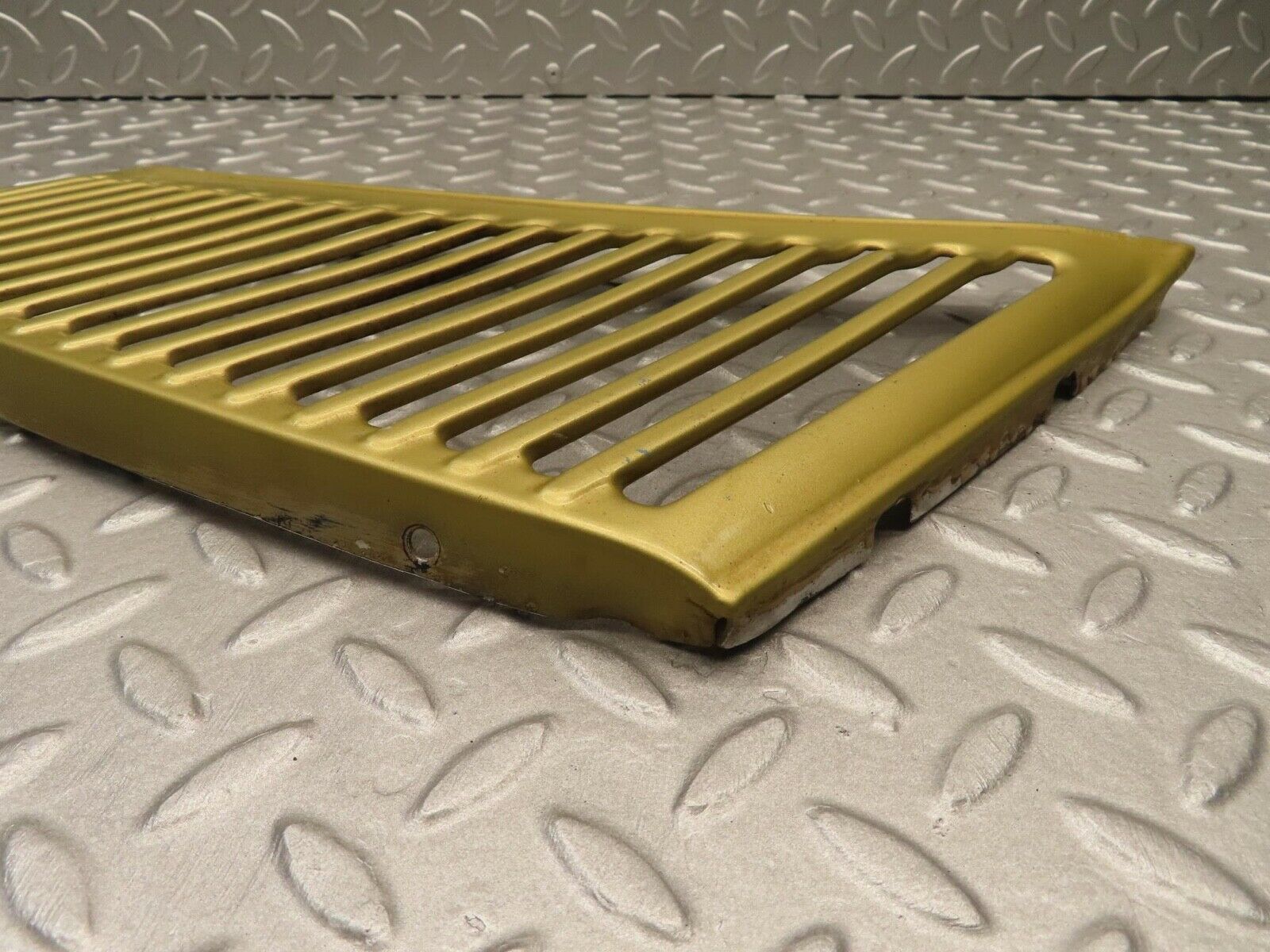 11815 Mercedes-Benz R107 450SL Air Intake Grill Left Side