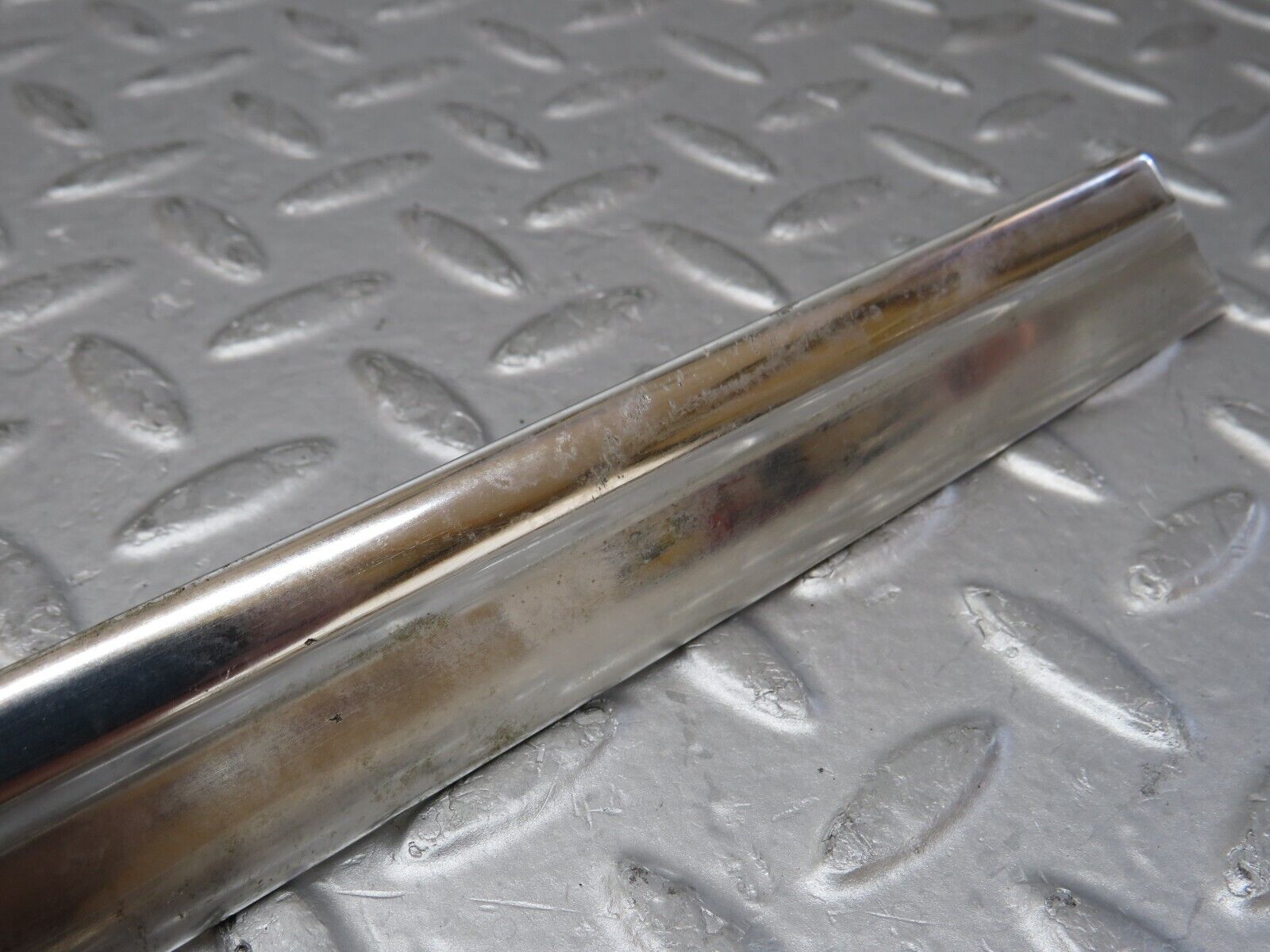 35374 Mercedes-Benz R107 280SL Right Door Chrome Trim