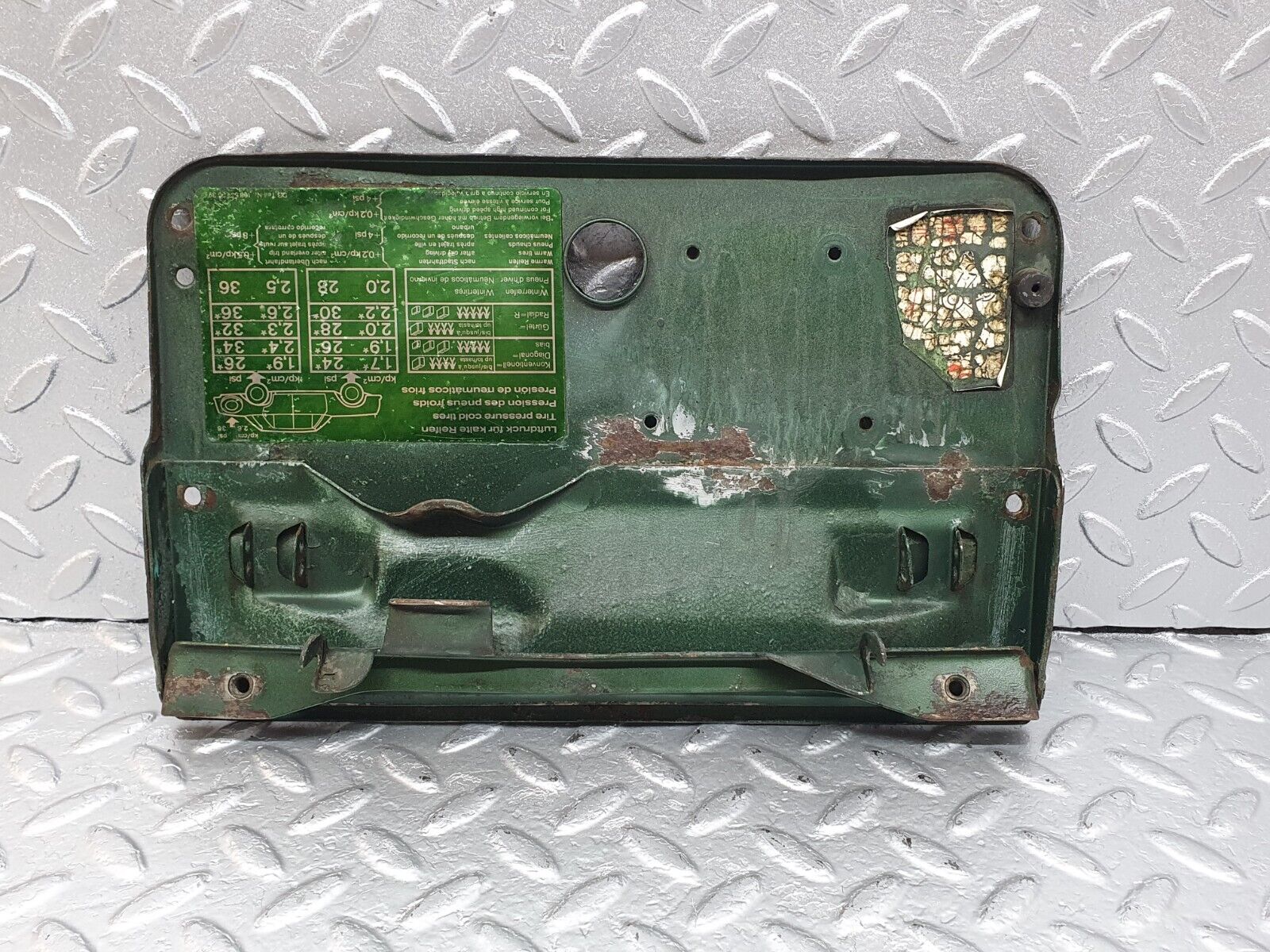 43176 Mercedes-Benz W108 280SE Fuel Tank Flap Cap