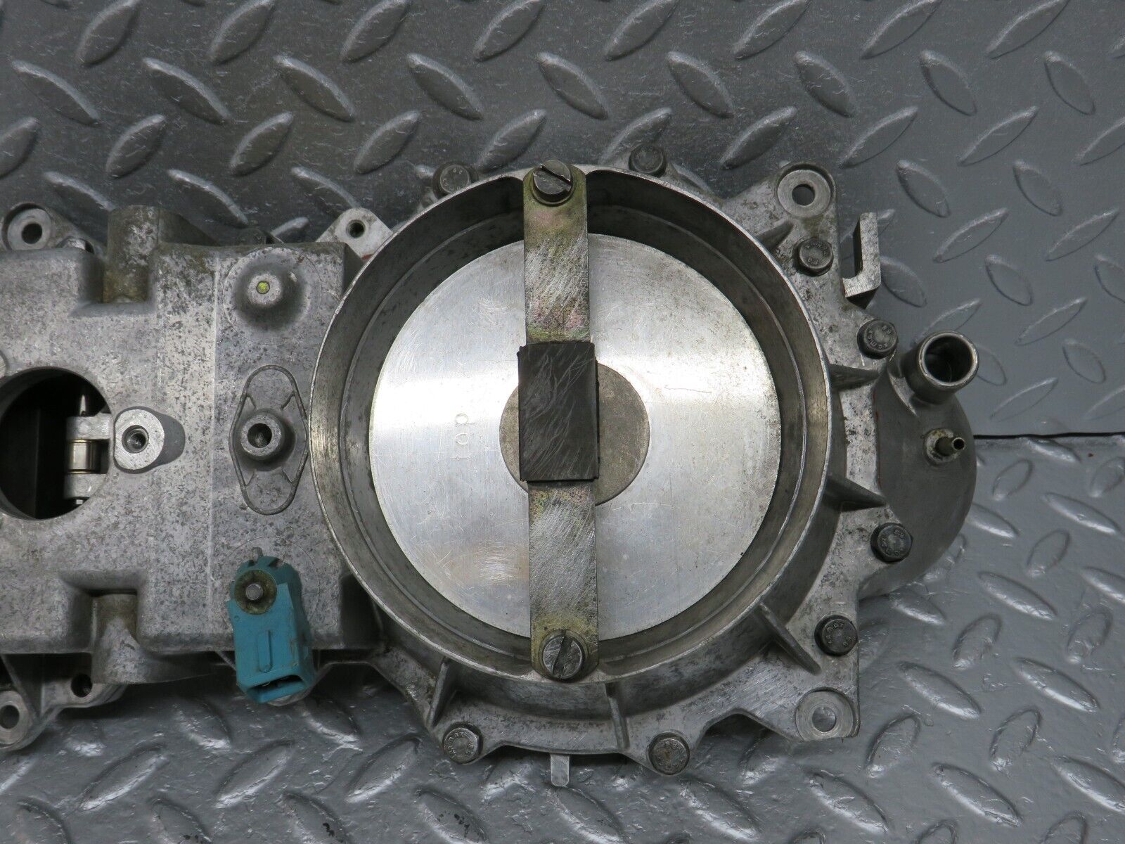 40054 Mercedes-Benz R107 350SL Air Flow Mass Meter Sensor Bosch 0438120062 1171410590