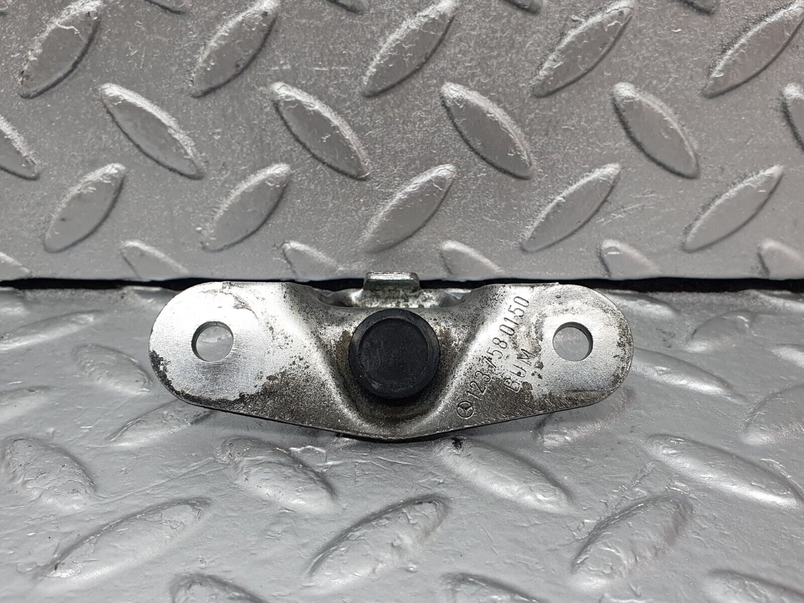 44036 Mercedes-Benz C123 230CE Coupe Trunk Lock Latch 1237580150