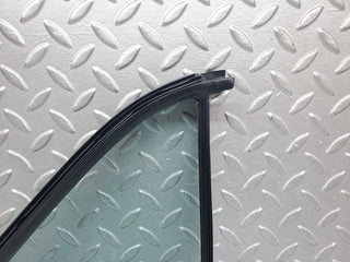 44370 Mercedes-Benz W123 280E Rear Left Quarter Window Glass 1237350124