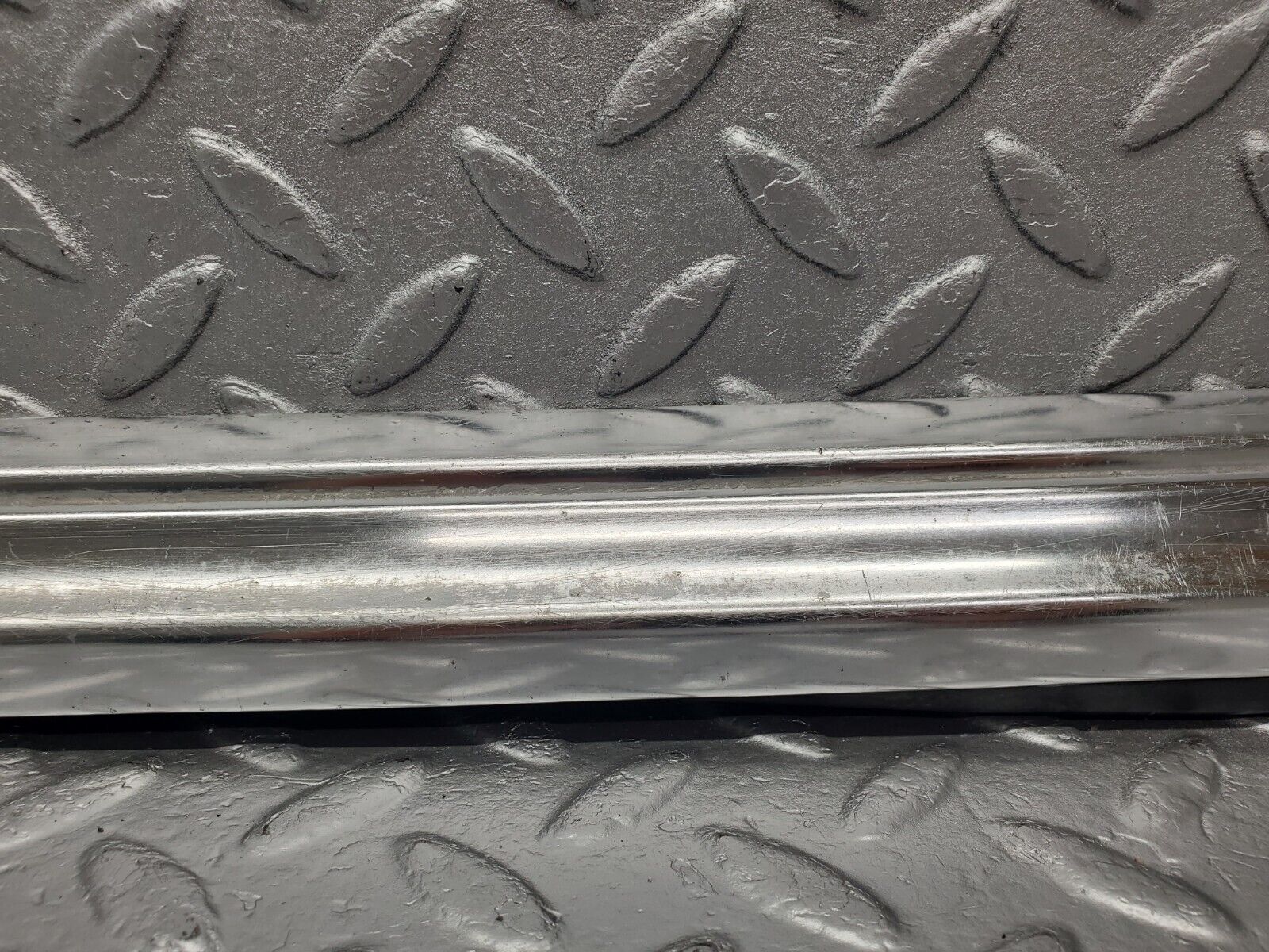 46430 Mercedes-Benz C123 280CE Coupe Right Door Chrome Moulding Trim