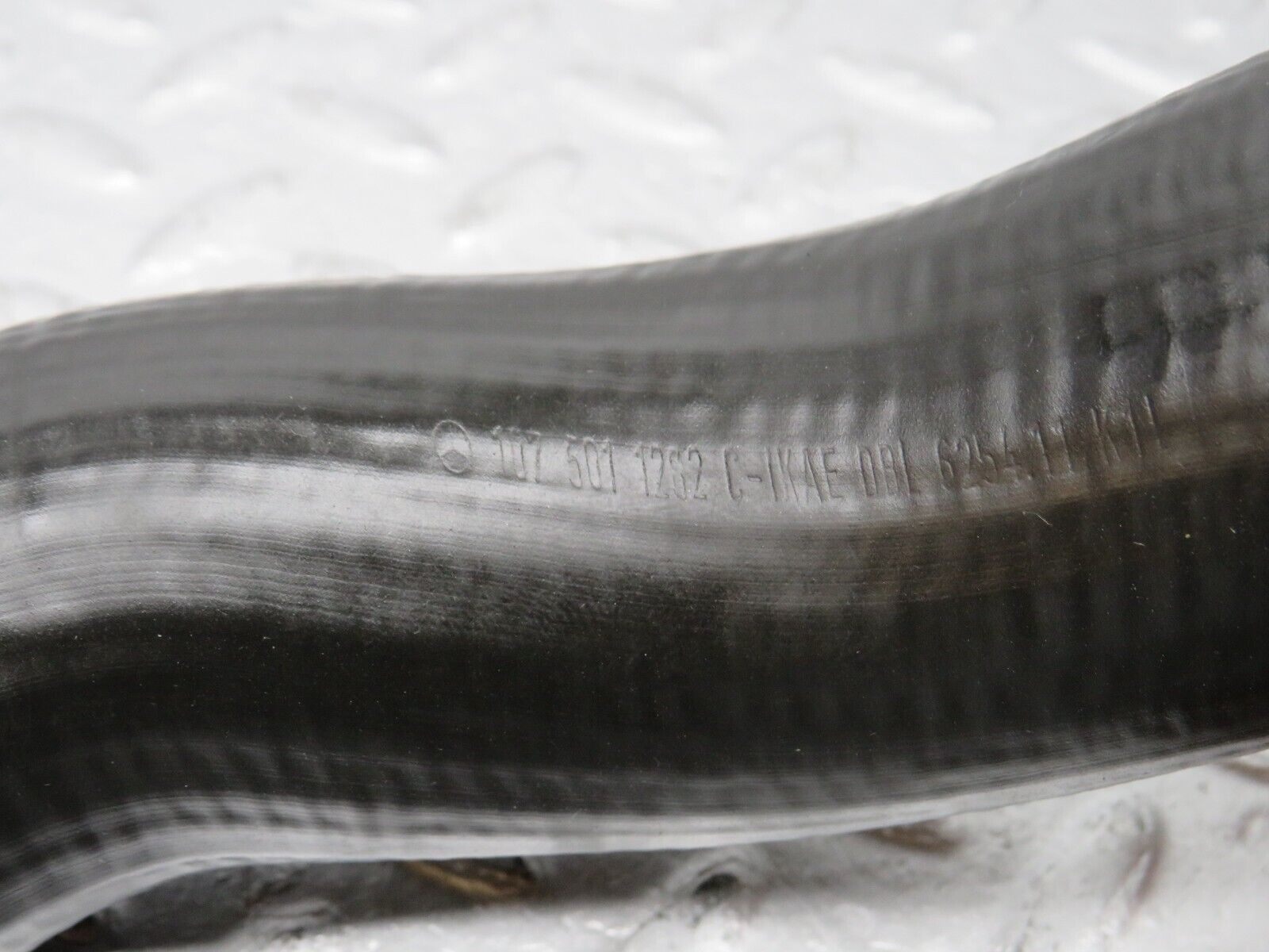 39177 Mercedes-Benz R107 500SL Radiator Hose Pipe 1075011262