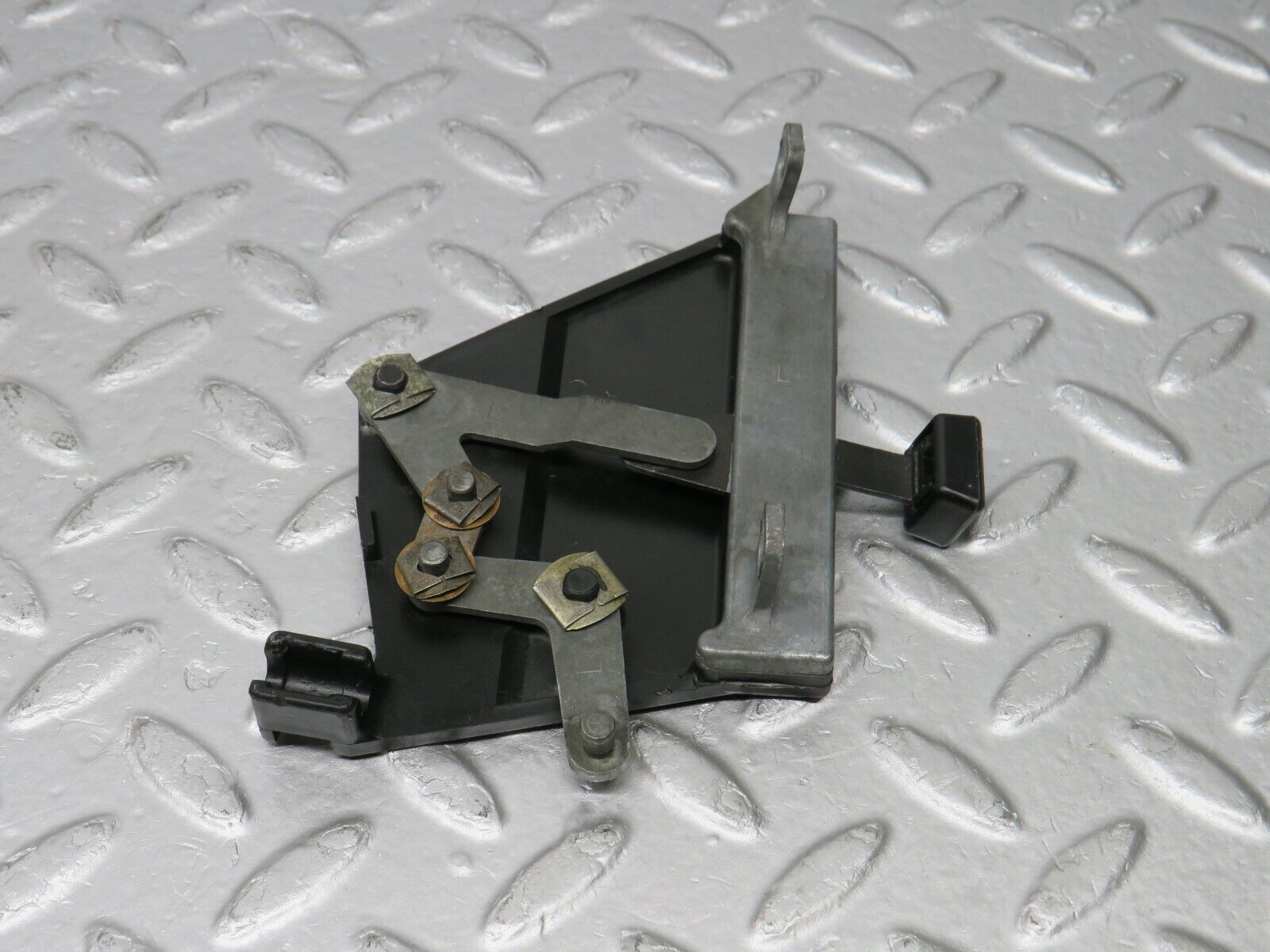 39202 Mercedes-Benz R107 500SL Air Vent Control Lever Left 1078300385