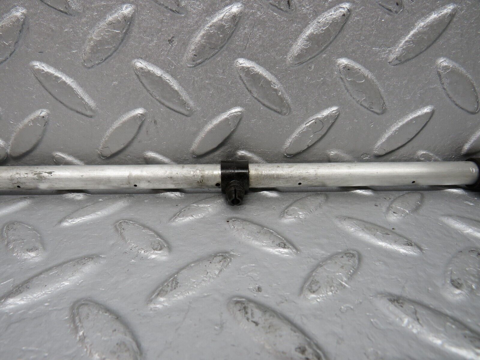 39158 Mercedes-Benz R107 500SL Camshaft Oil Tube