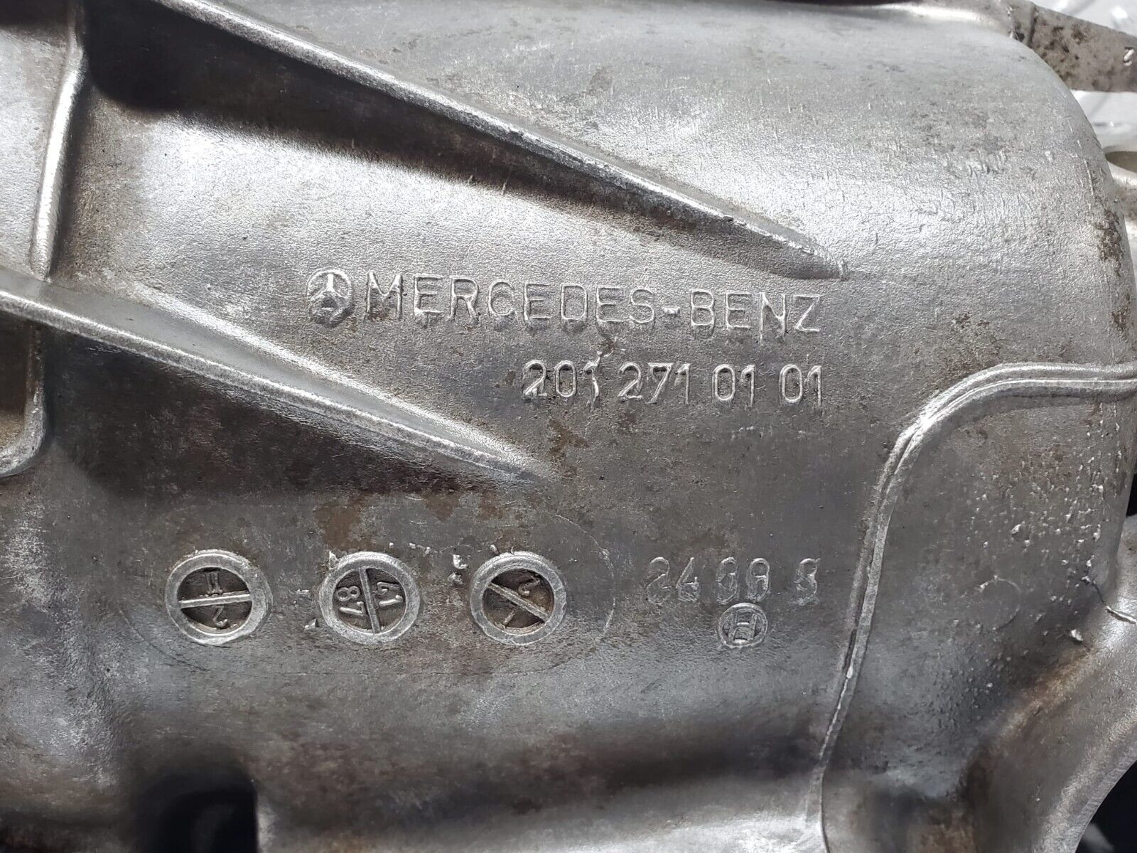34226 Mercedes-Benz W124 260E Automatic Gearbox Housing 722.409 2012710101 1242700101