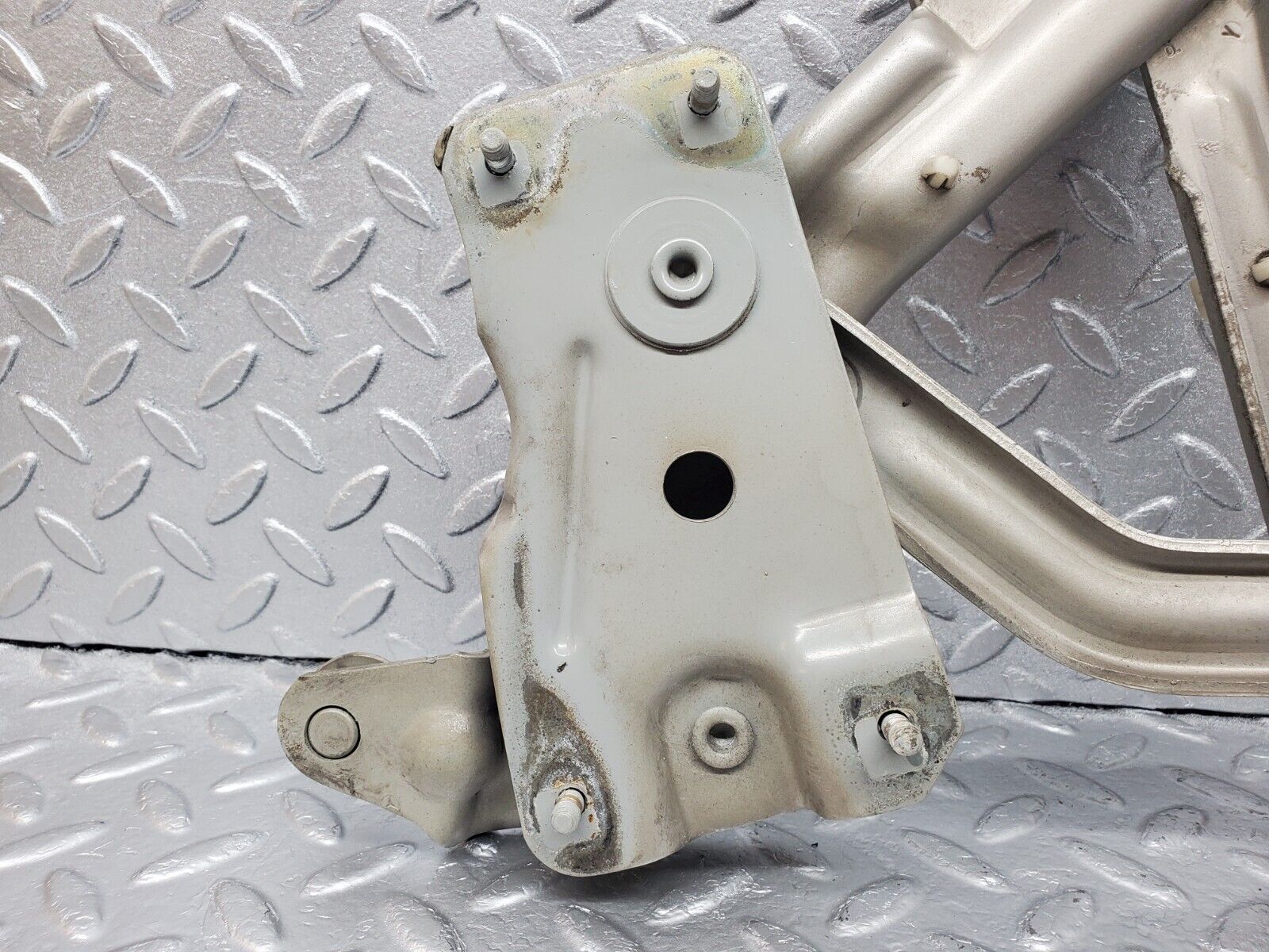 45797 Mercedes-Benz W126 420SE Bonnet Hinge Left Side