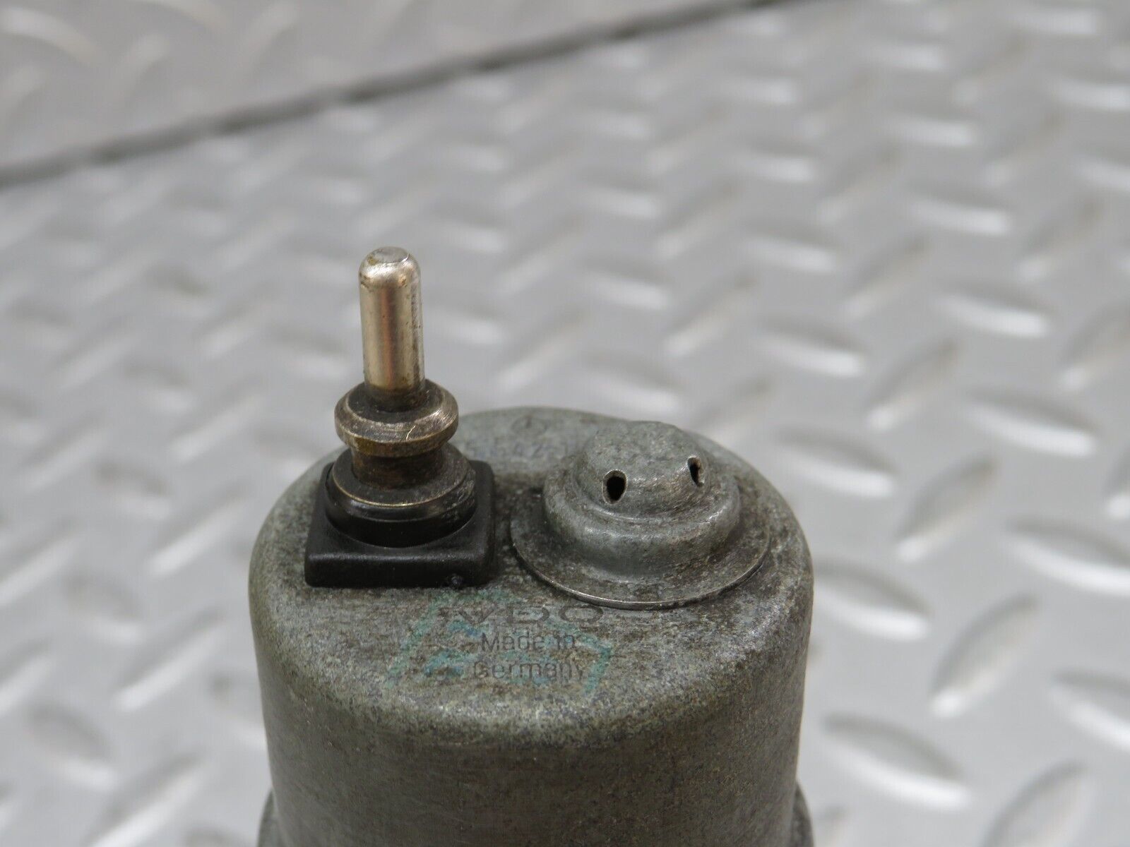 35536 Mercedes-Benz R107 280SL Oil Pressure Sensor VDO 0055421817