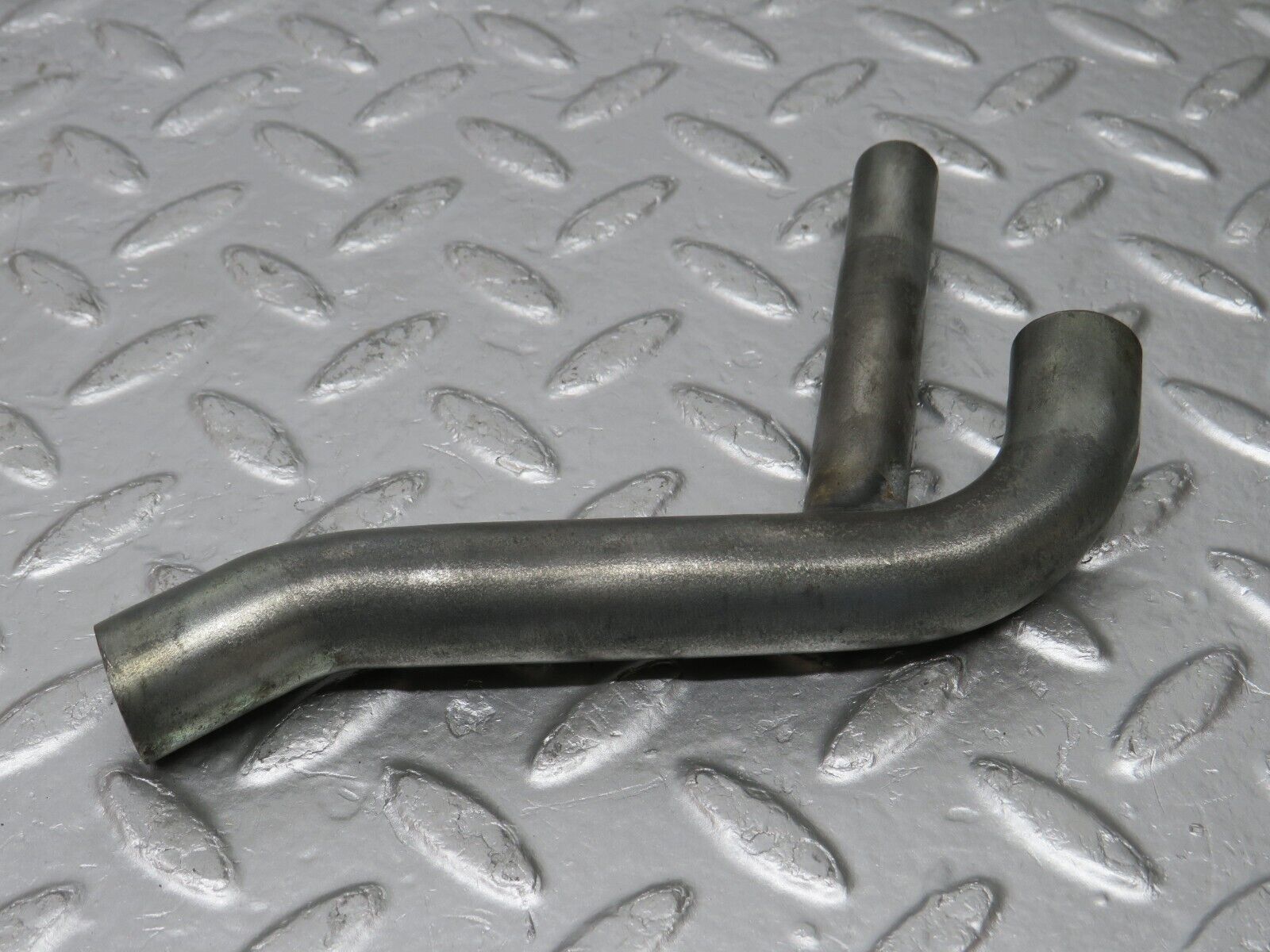 32978 Mercedes-Benz C107 R107 350 V8 Air Intake Manifold Hose Pipe