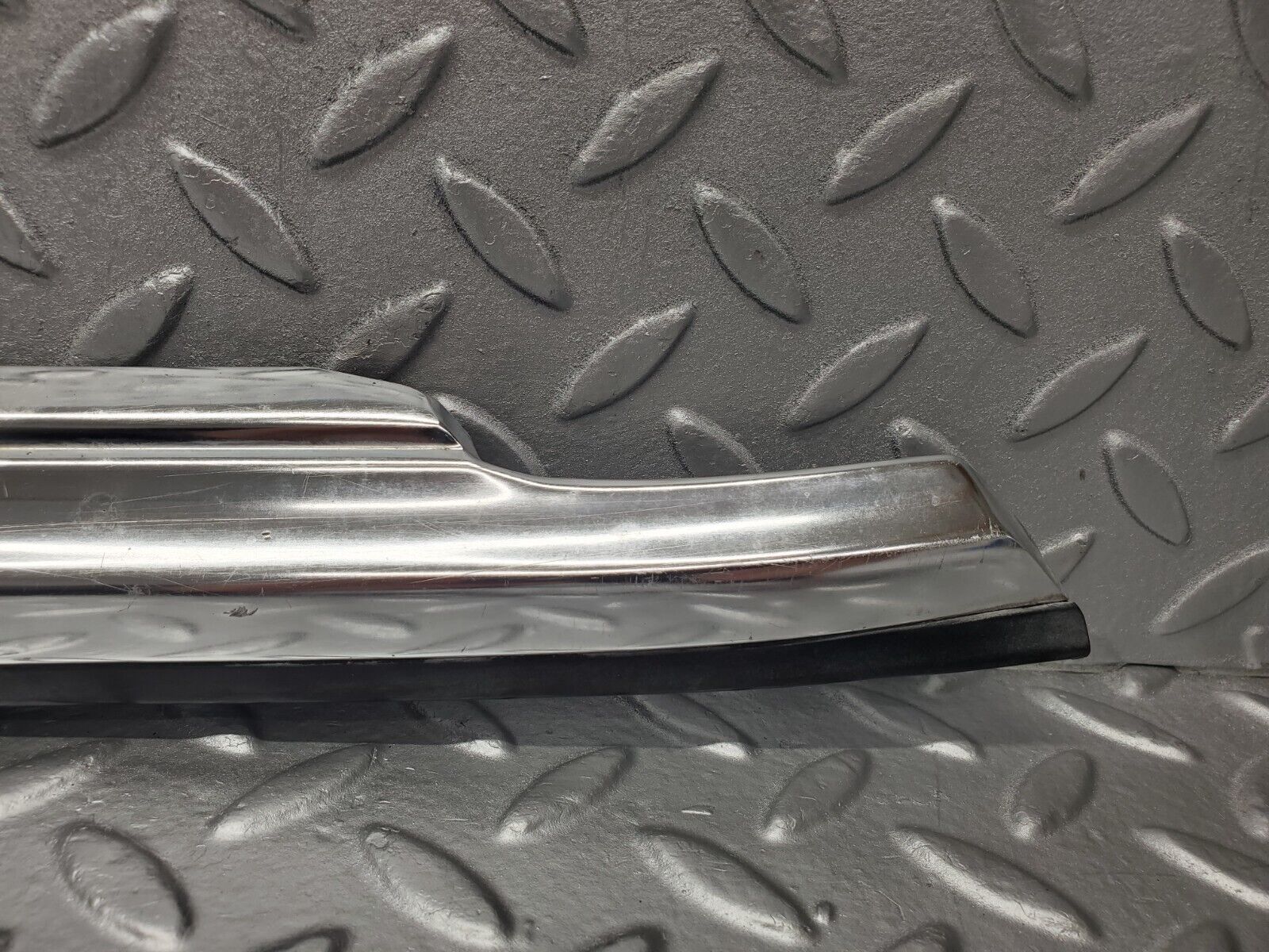 46430 Mercedes-Benz C123 280CE Coupe Right Door Chrome Moulding Trim
