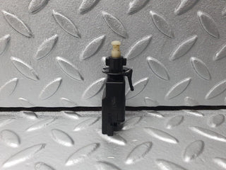 41799 Mercedes-Benz W202 C200 Brake Light Switch 0015450109