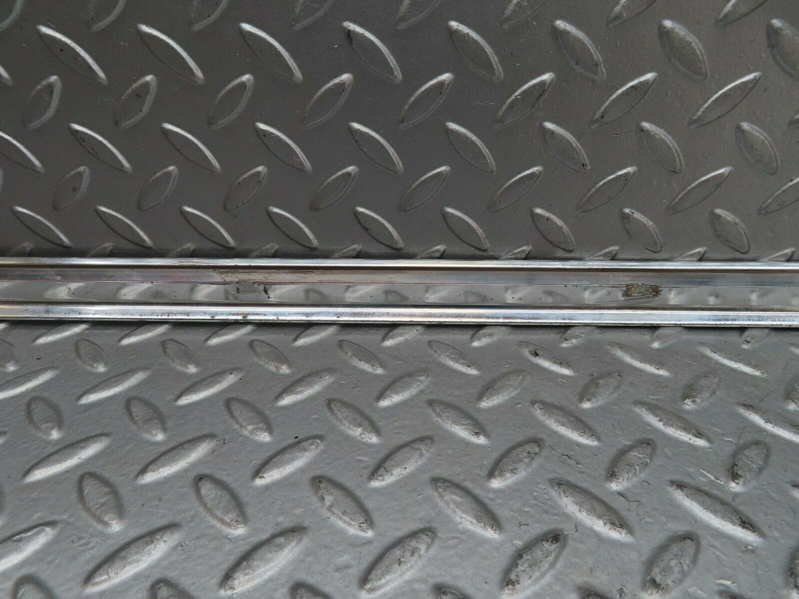 15716 Mercedes-Benz R107 450SL Right Door Chrome Trim