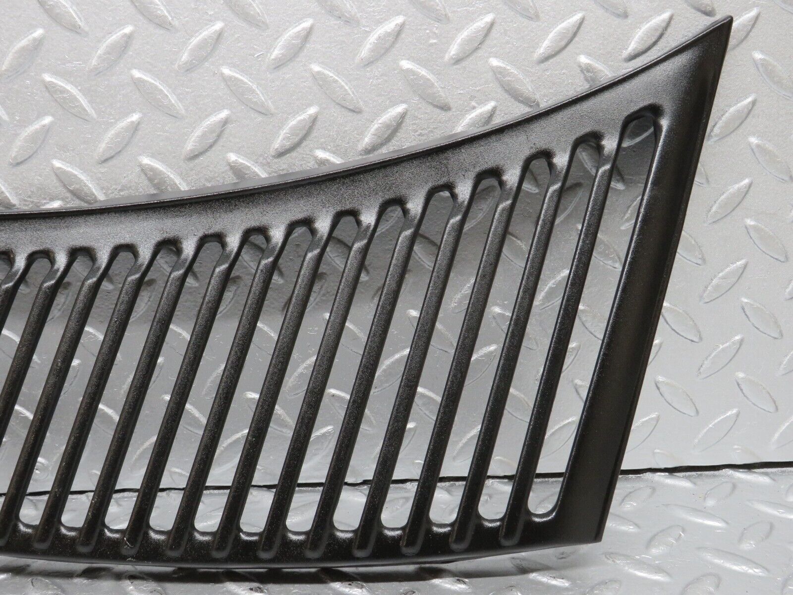 40081 Mercedes-Benz R107 350SL Air Intake Grill Left Side